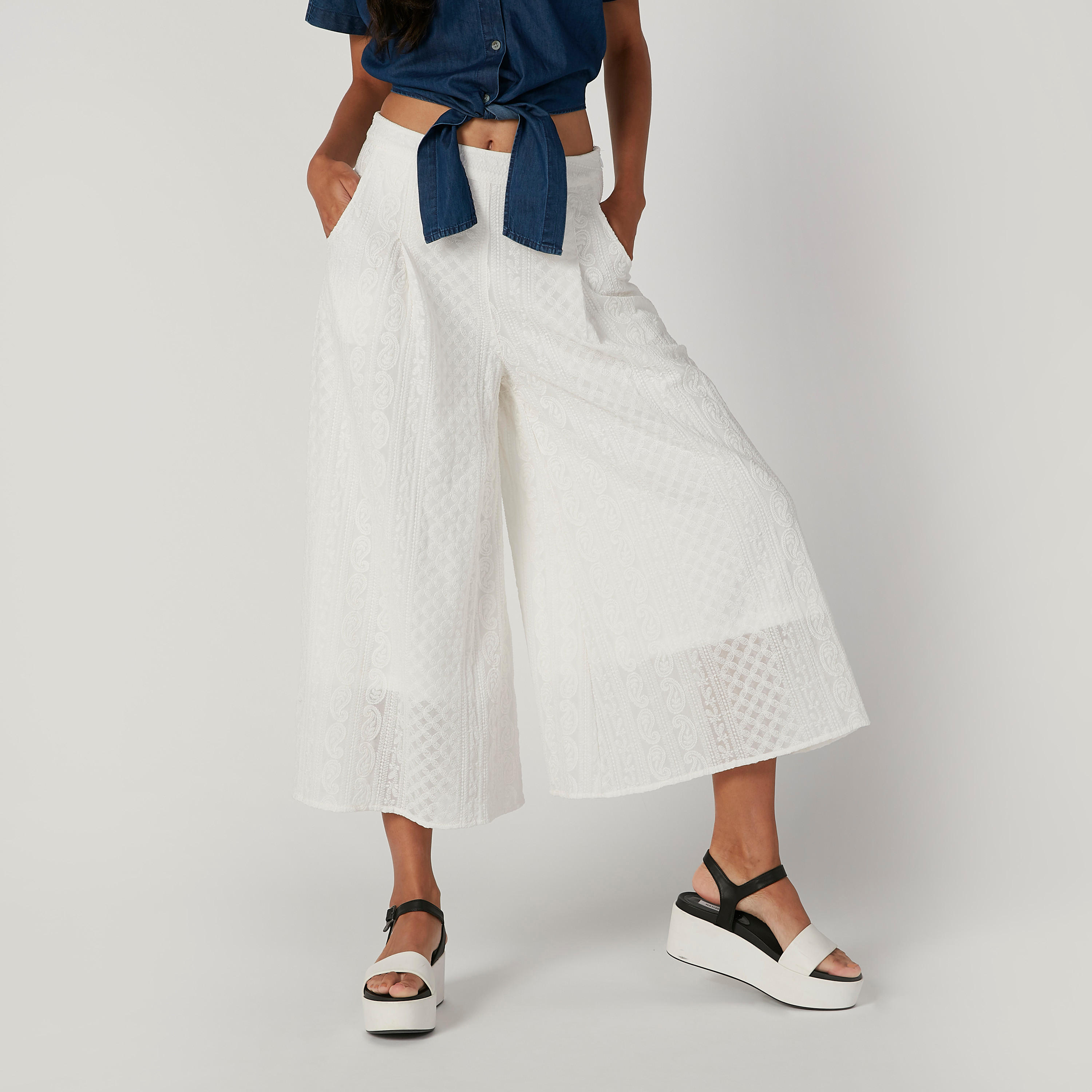 بنطلون واسع الساقين بارز الملمس بقصّة واسعة وخصر مطّاطي متوسط الارتفاع-women-clothing-bottoms-trousers-image-3