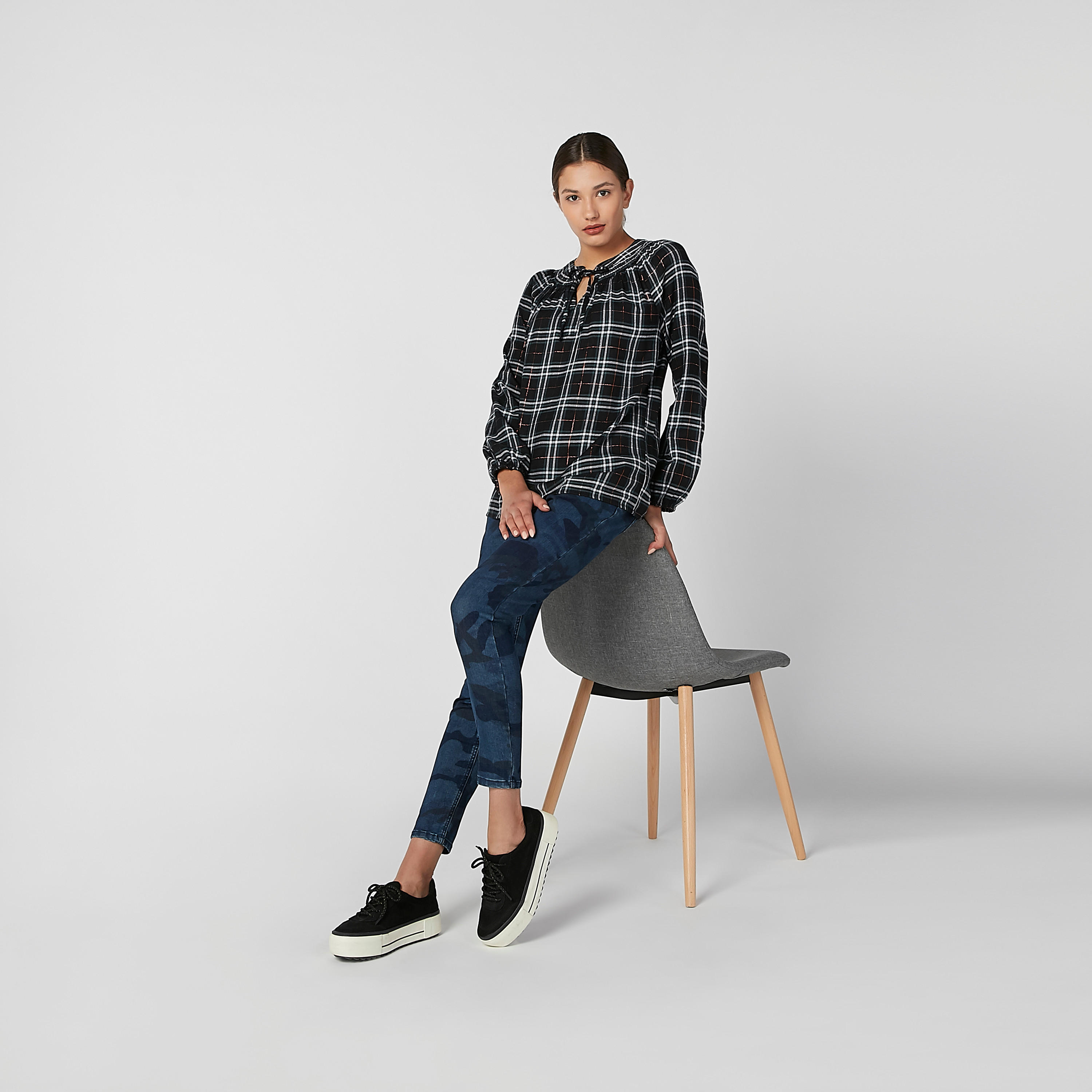 بلوزة كاروهات بياقة ماندارين وأربطة-women-clothing-shirtsandblouses-blouses-image-1