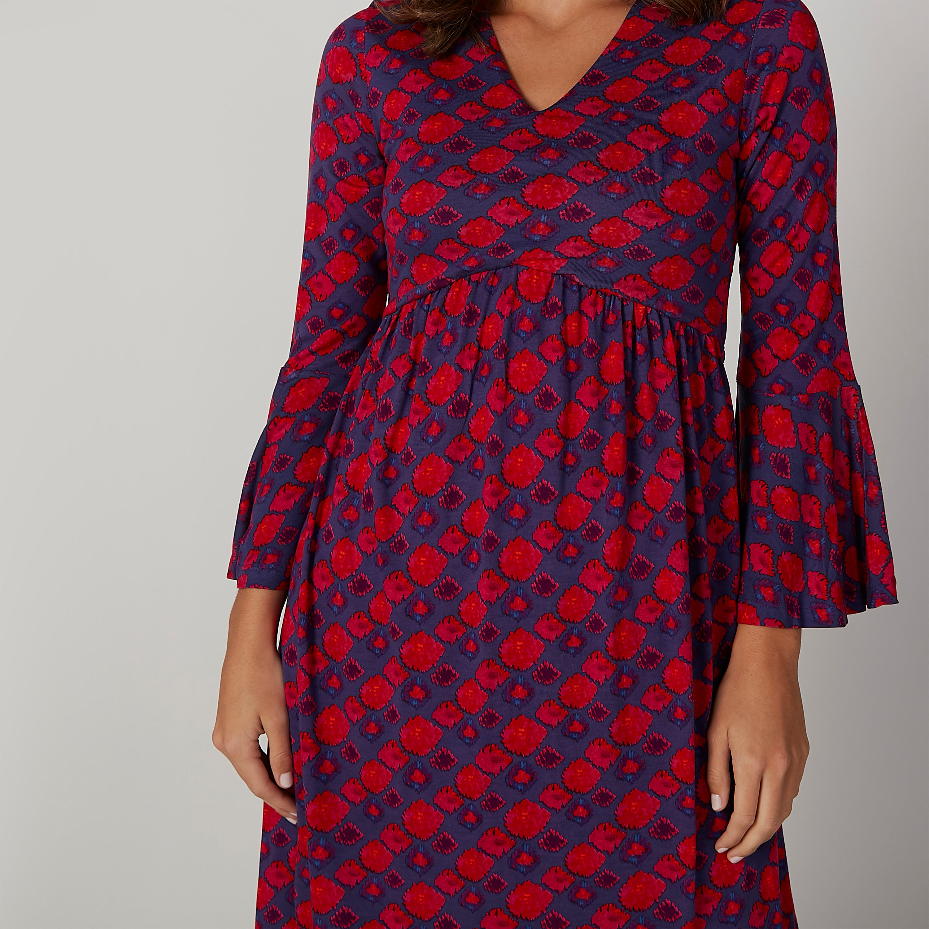 فستان طويل إيه لاين بياقة V وأكمام لامعة وطبعات-women-clothing-dresses-image-6