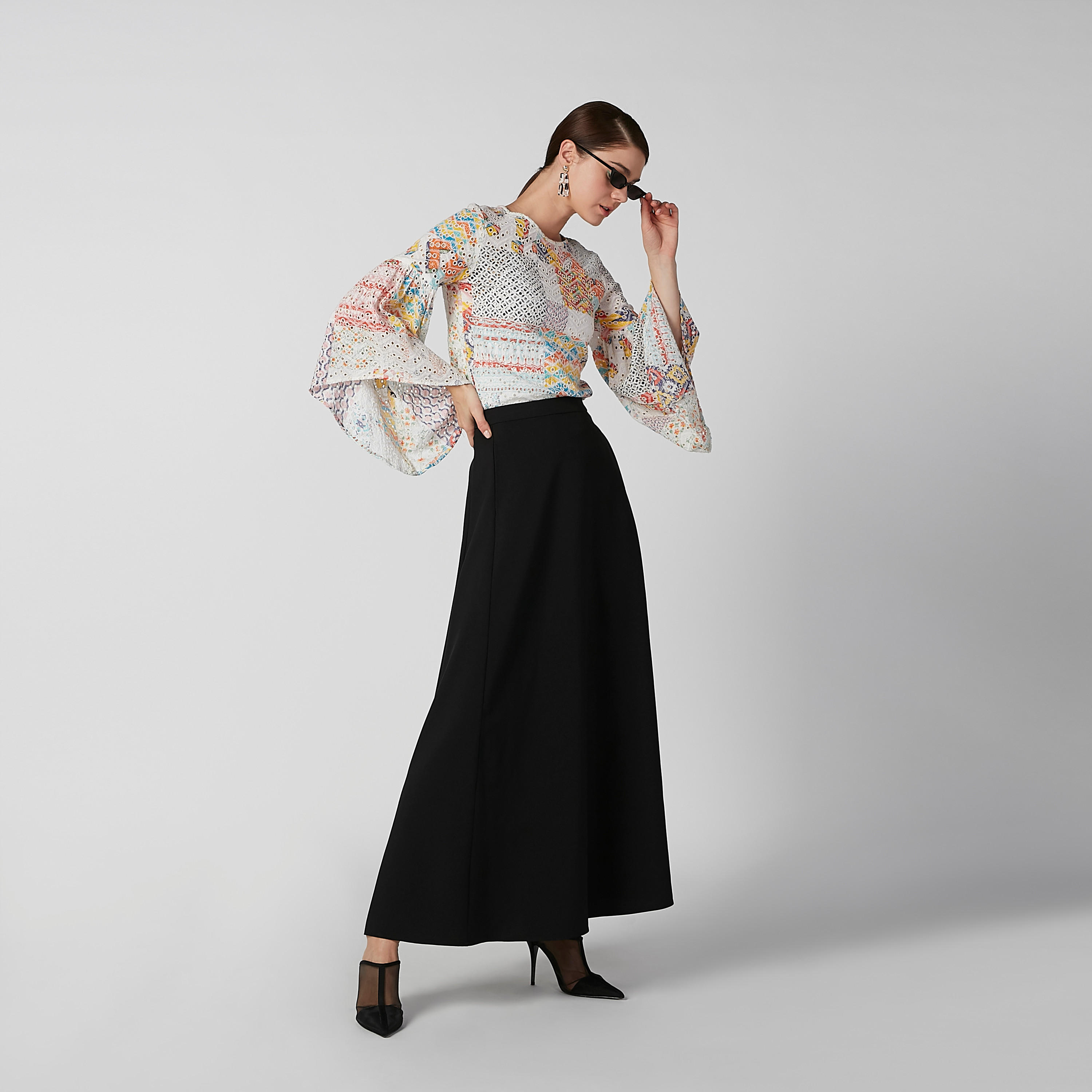 بلوزة مستدامة شيفلي بياقة قارب وأكمام واسعة -women-clothing-shirtsandblouses-blouses-image-2