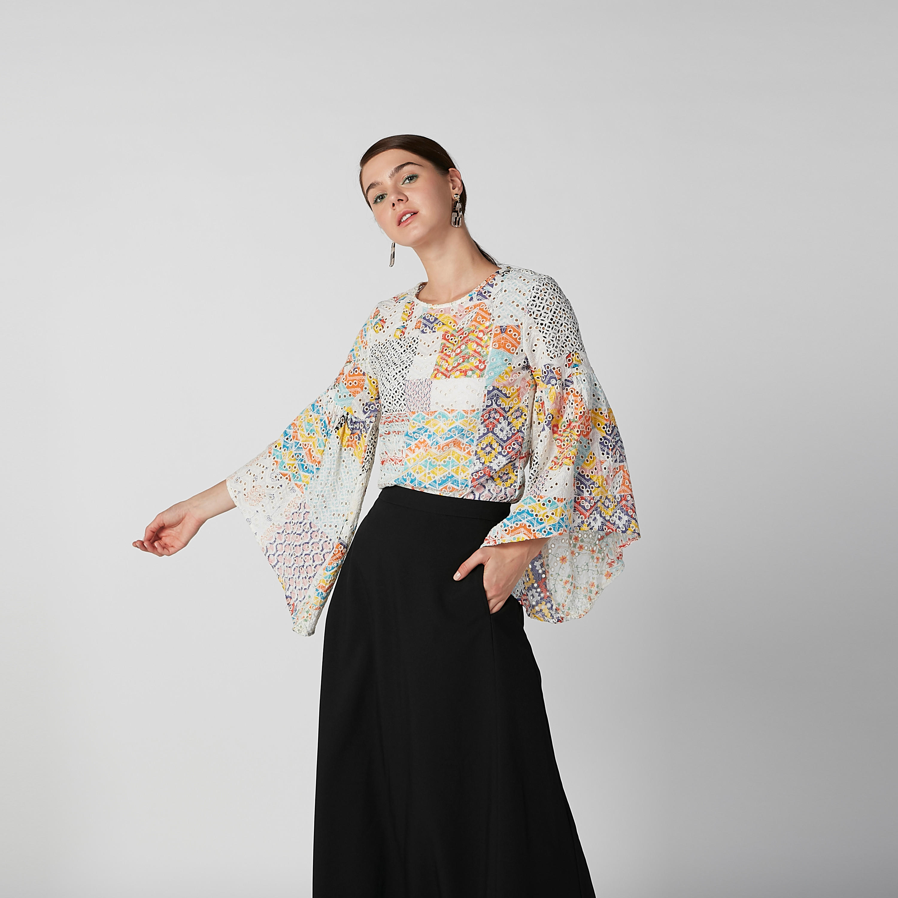 بلوزة مستدامة شيفلي بياقة قارب وأكمام واسعة -women-clothing-shirtsandblouses-blouses-image-3