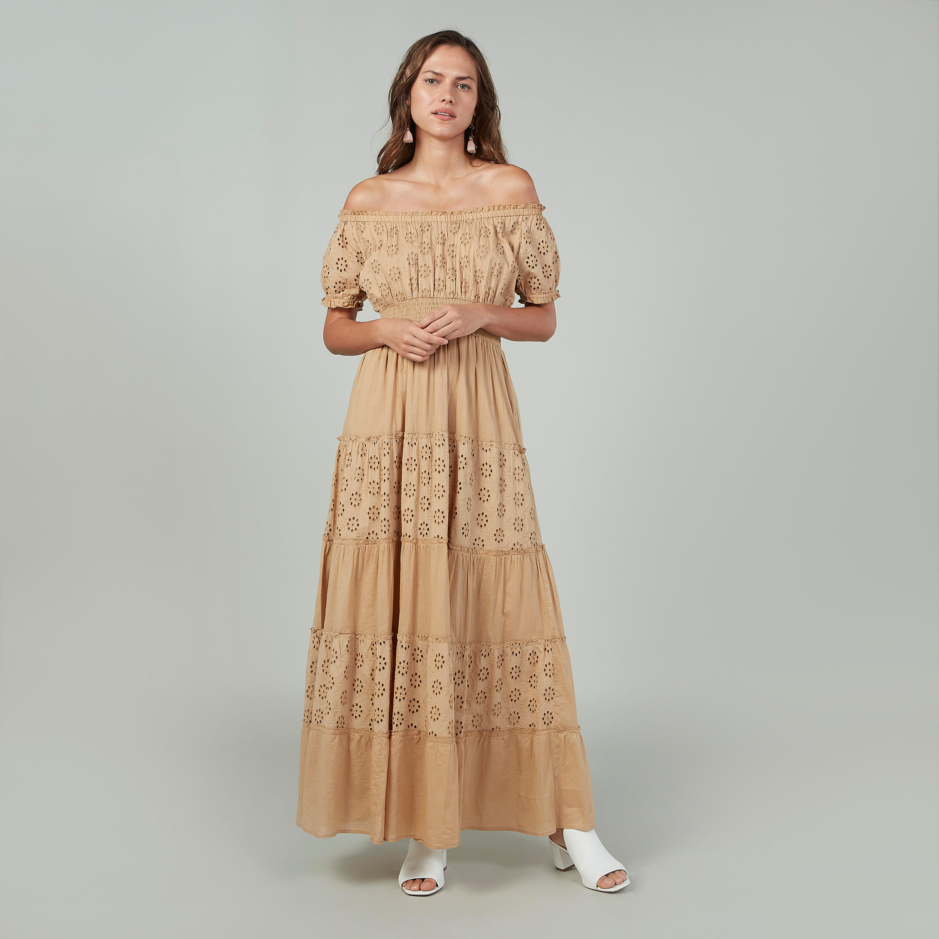فستان طويل بأكمام قصيرة وأكتاف مكشوفة بتفاصيل كشكش-women-clothing-dresses-image-1