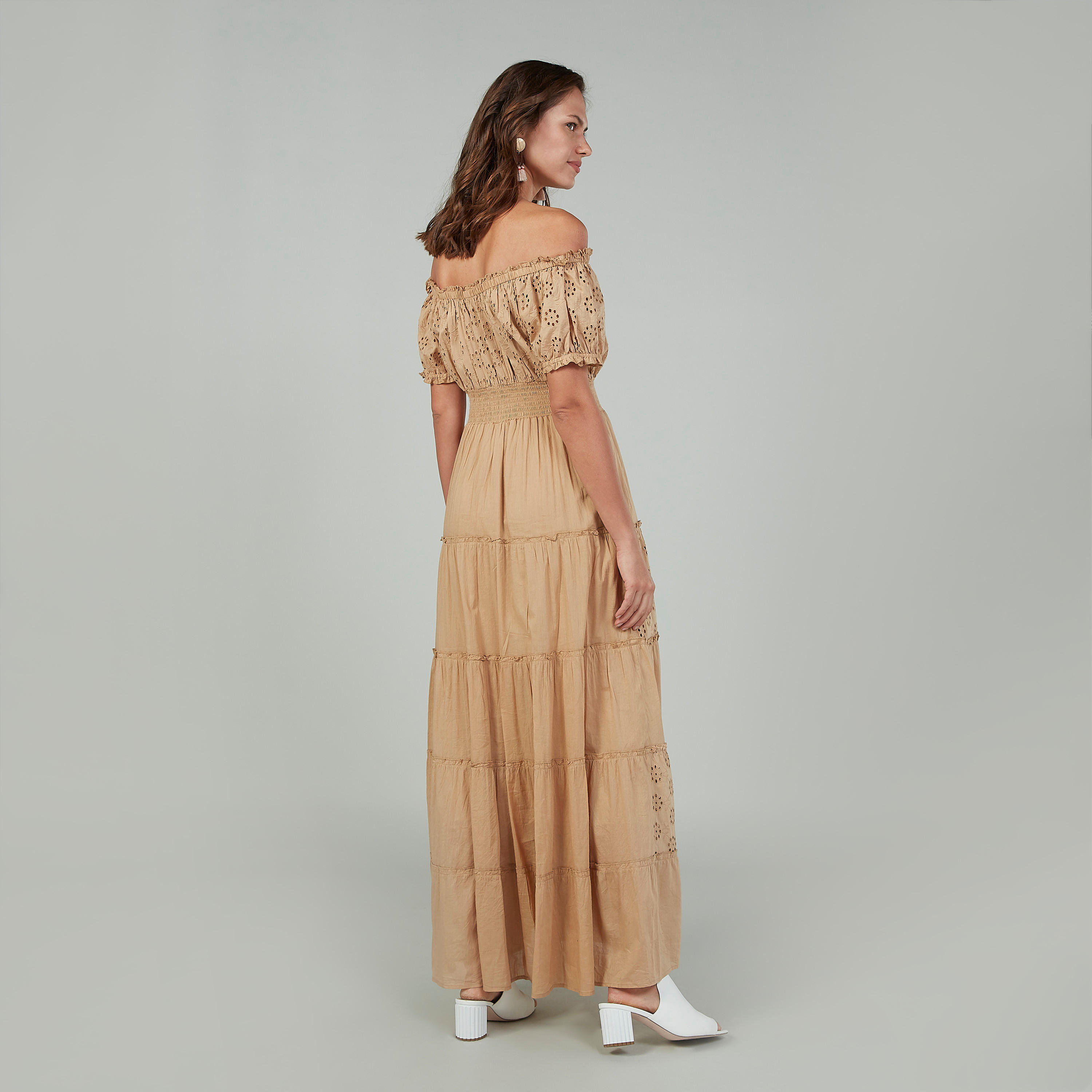 فستان طويل بأكمام قصيرة وأكتاف مكشوفة بتفاصيل كشكش-women-clothing-dresses-image-4
