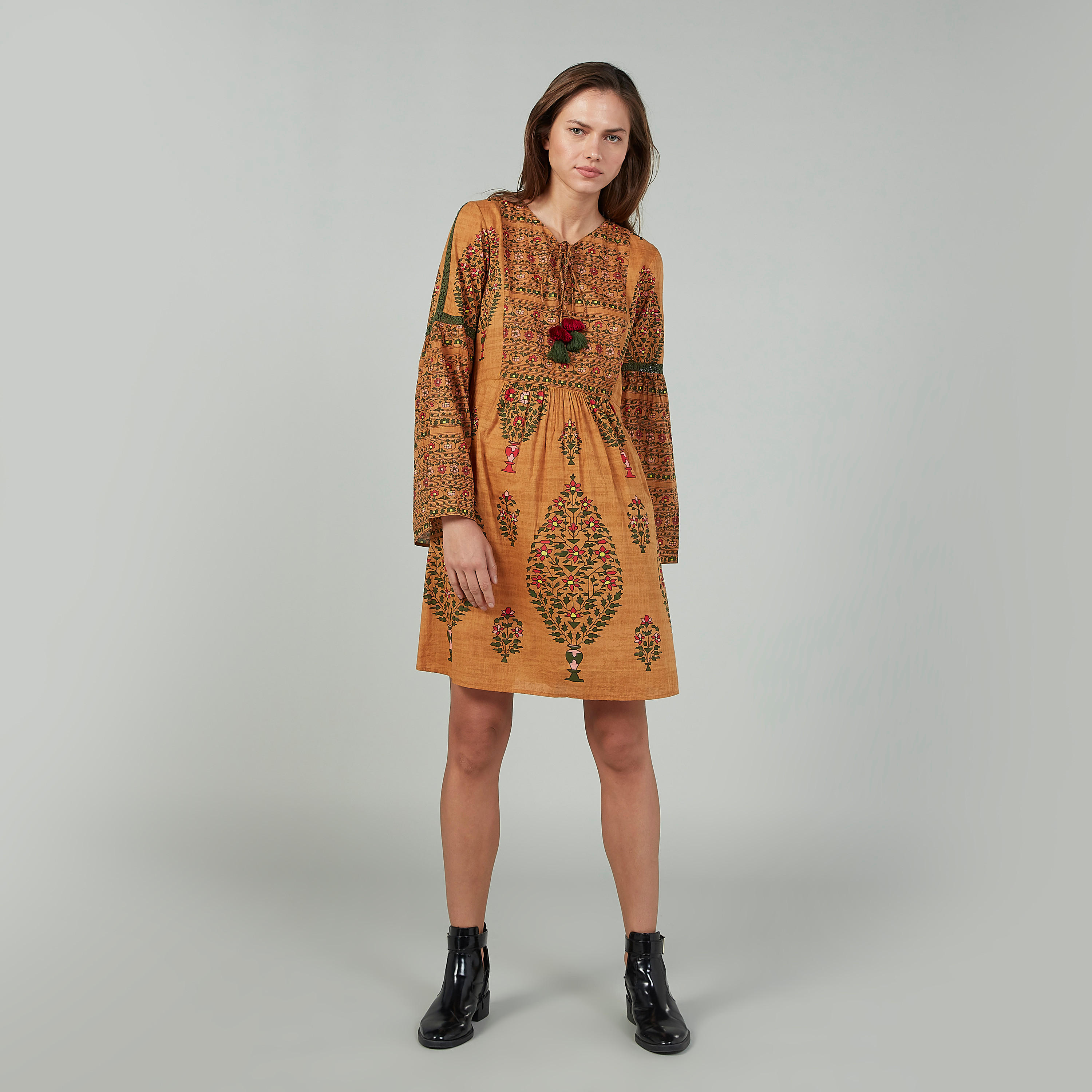 تيشيرت مستدام مقلّم بقصّة سليم وياقة ضيّقة -women-clothing-shirtsandblouses-blouses-image-1
