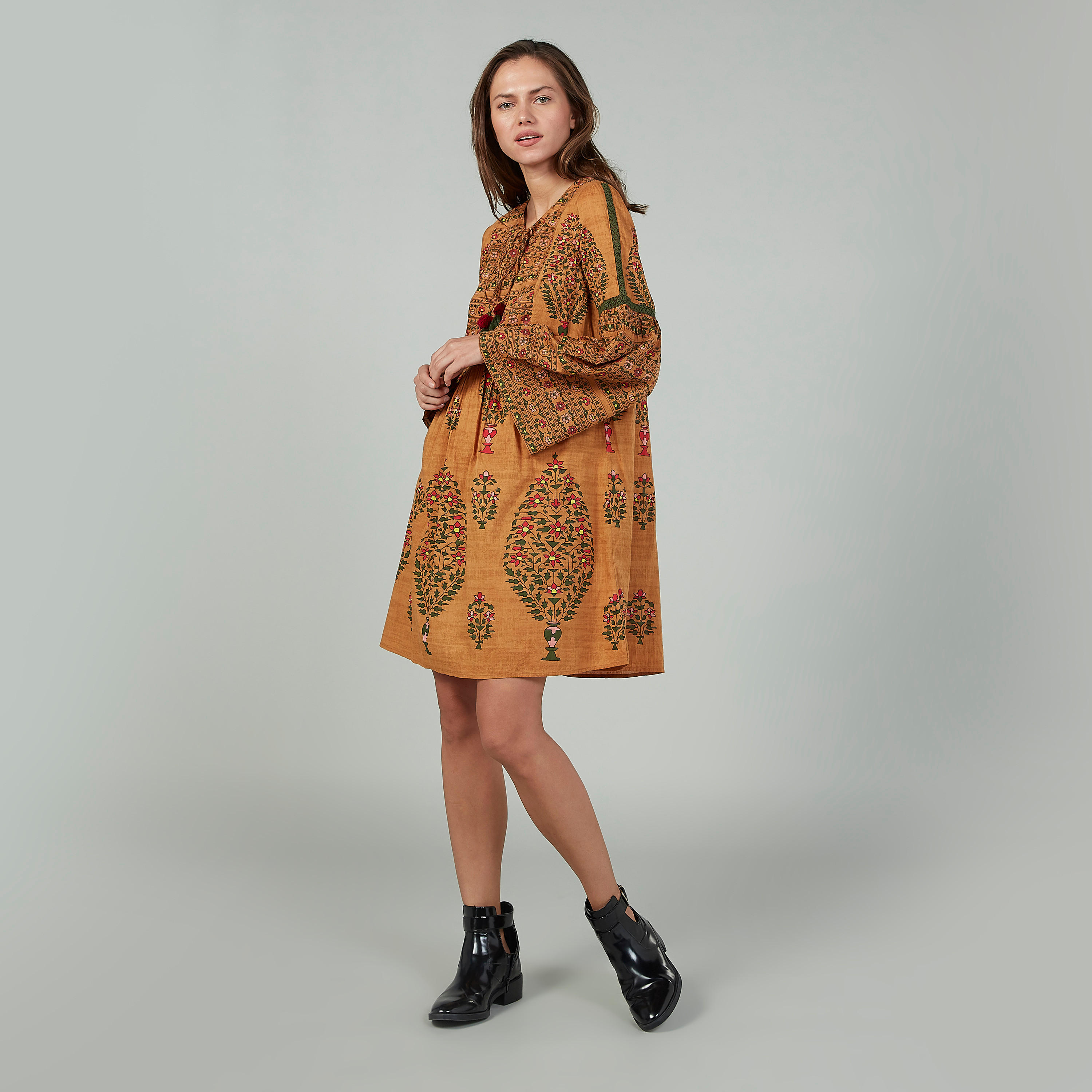 تيشيرت مستدام مقلّم بقصّة سليم وياقة ضيّقة -women-clothing-shirtsandblouses-blouses-image-2