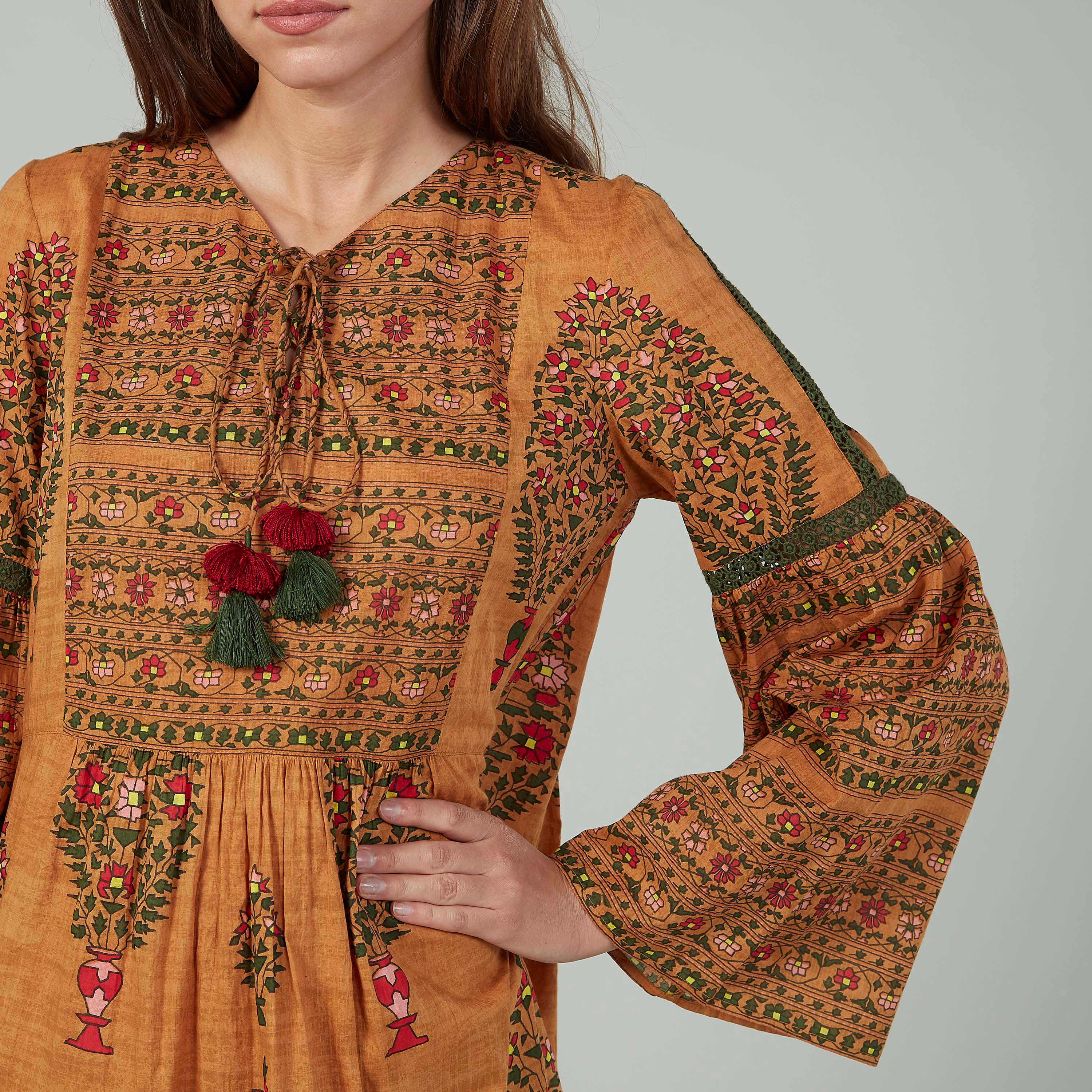 تيشيرت مستدام مقلّم بقصّة سليم وياقة ضيّقة -women-clothing-shirtsandblouses-blouses-image-3