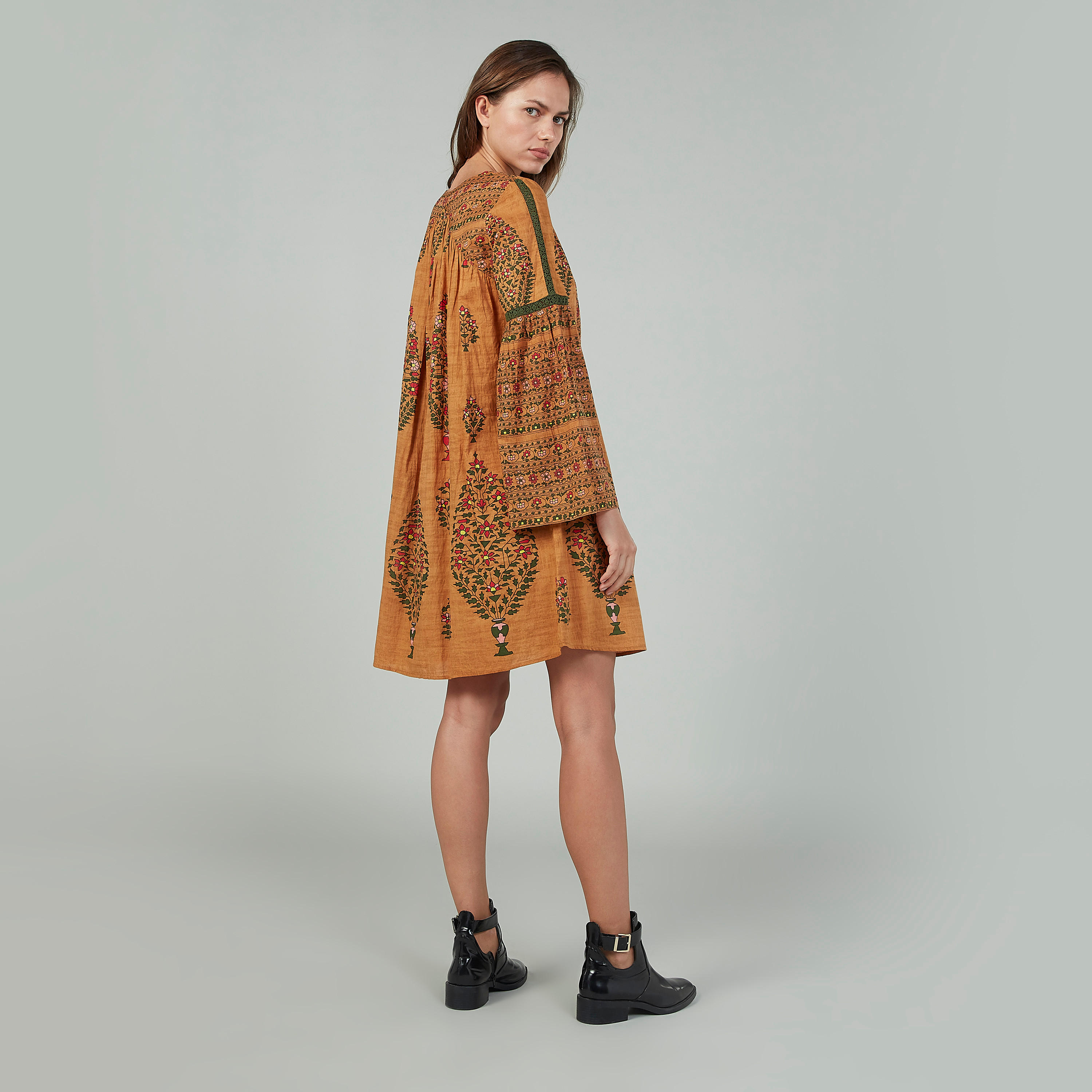 تيشيرت مستدام مقلّم بقصّة سليم وياقة ضيّقة -women-clothing-shirtsandblouses-blouses-image-4
