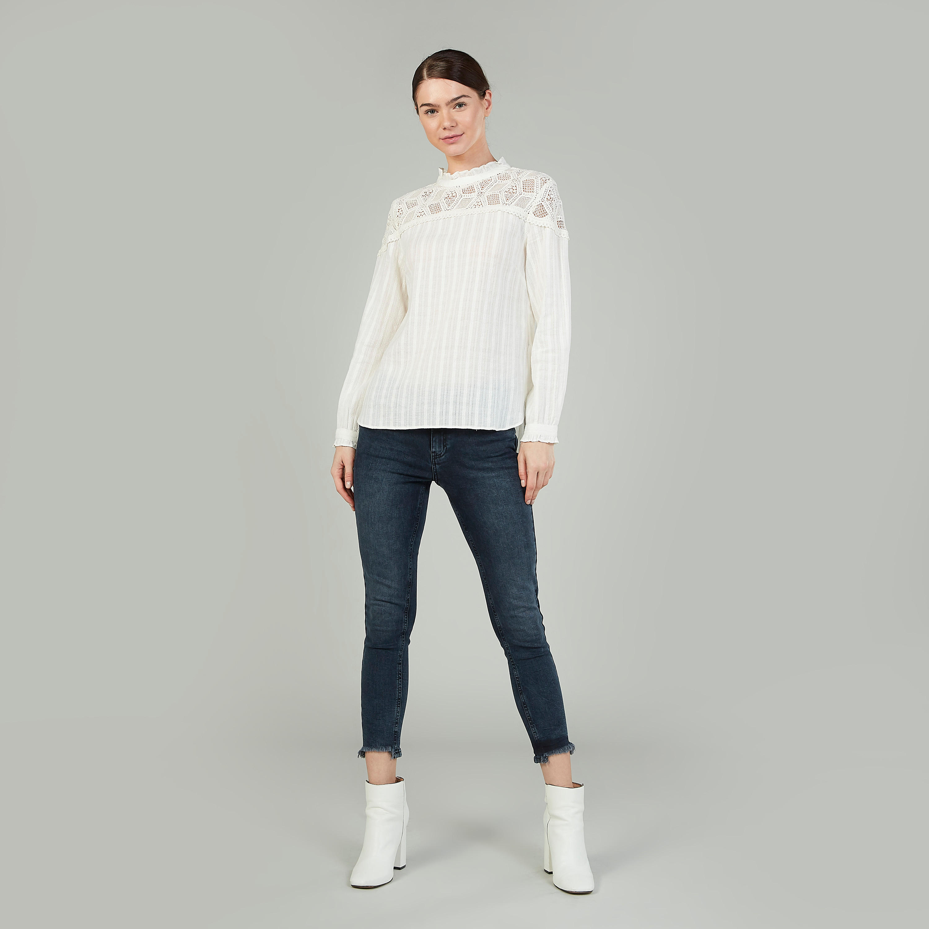 بلوزة مستدامة دانتيل بياقة ضيّقة وأكمام طويلة  -women-clothing-shirtsandblouses-blouses-image-2