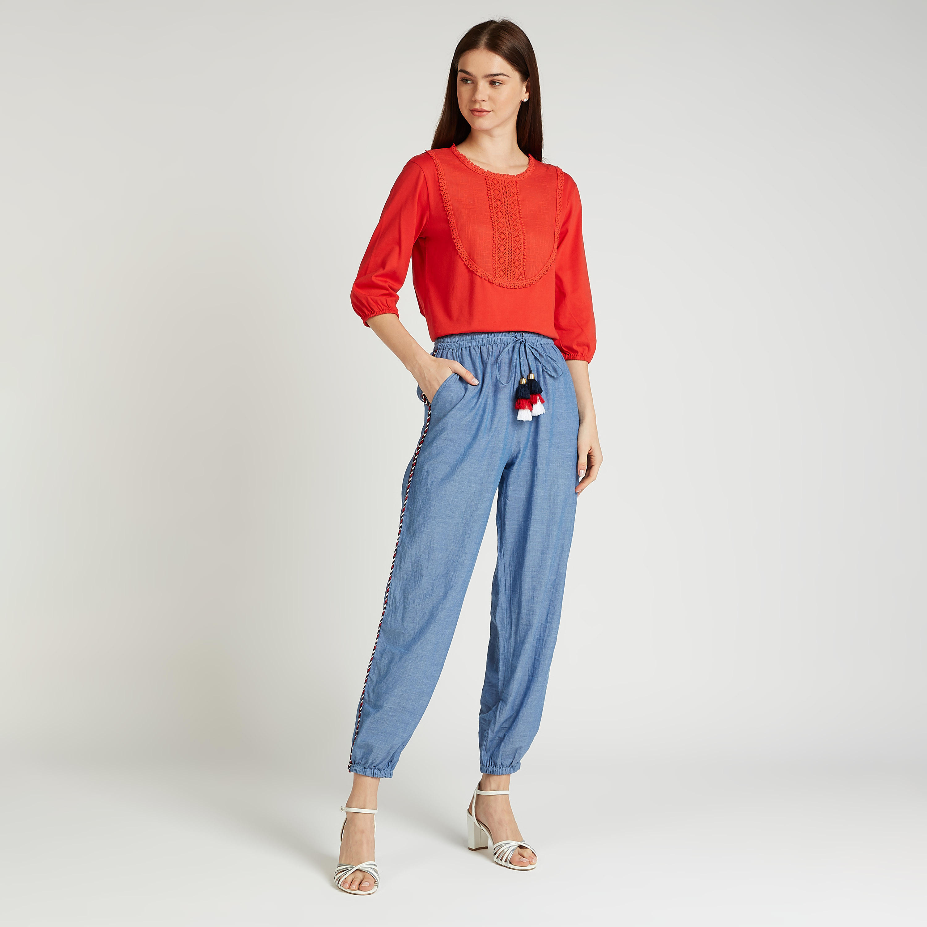 بنطلون بارز الملمس بخصر متوسط الارتفاع وجيوب-women-clothing-bottoms-trousers-image-2