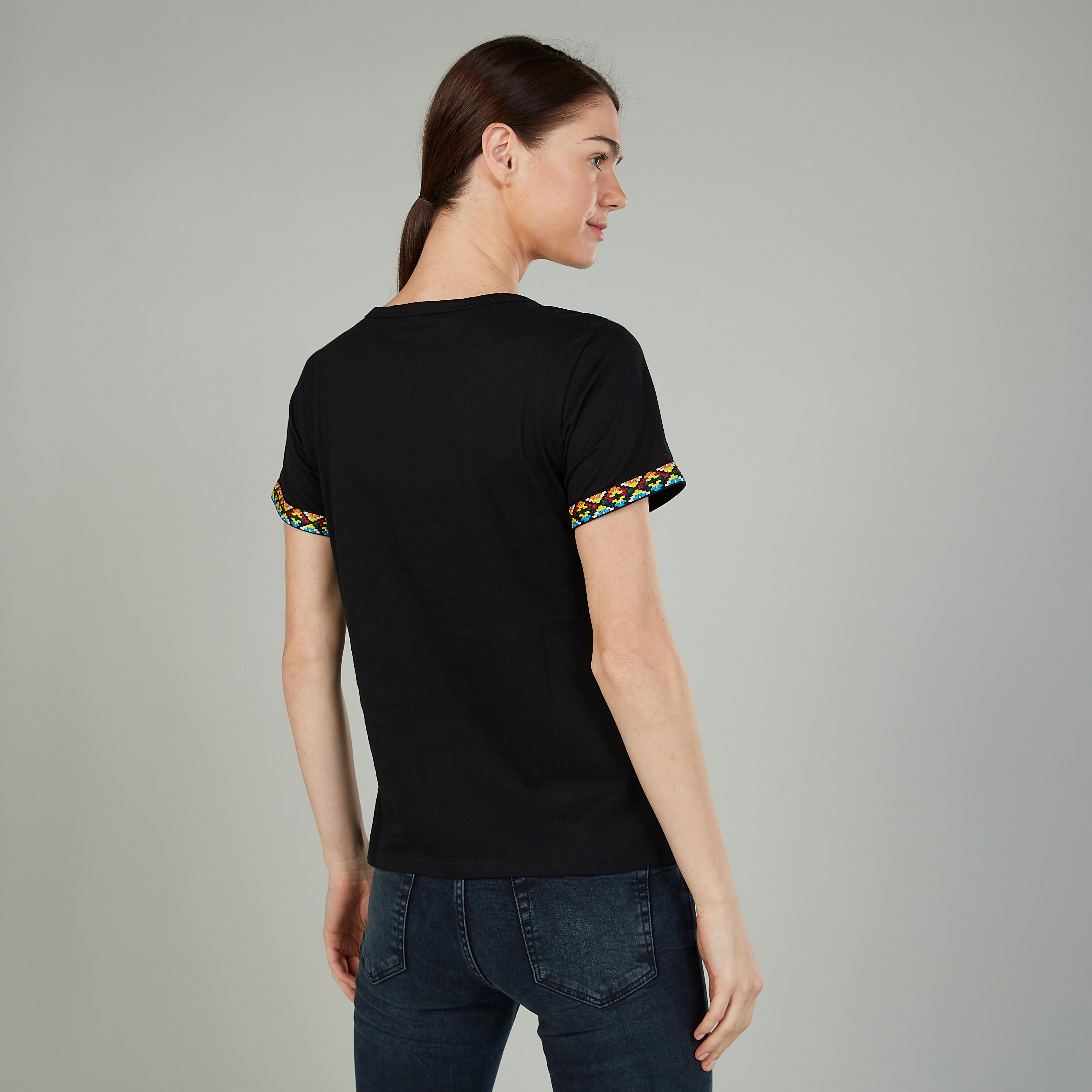 تيشيرت مطرز بياقة مستديرة وأكمام قصيرة-women-clothing-tshirts-image-4