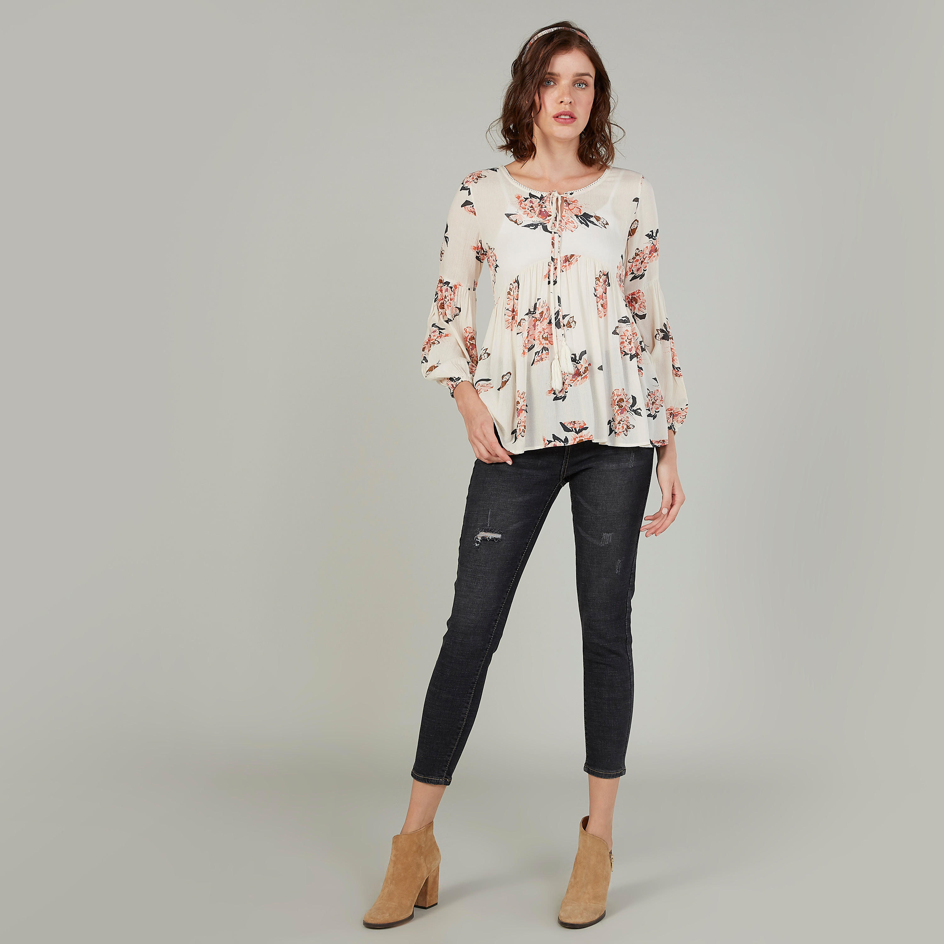 بلوزة مستدامة بطبعات زهرية بياقة مستديرة وأربطة-women-clothing-shirtsandblouses-blouses-image-3