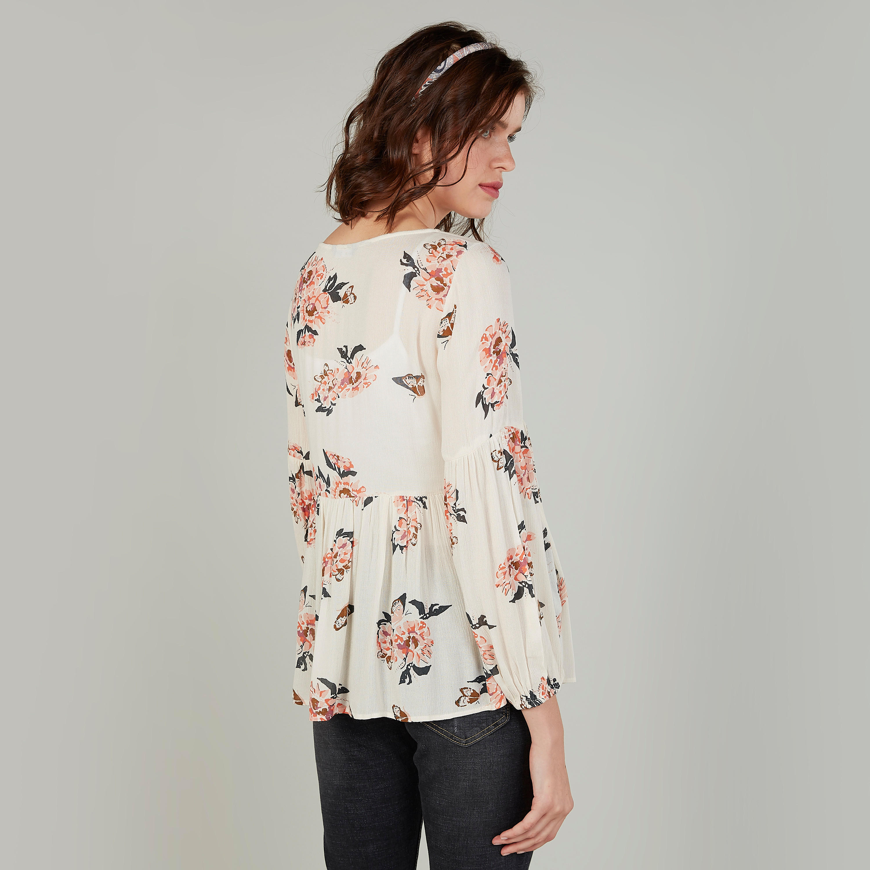 بلوزة مستدامة بطبعات زهرية بياقة مستديرة وأربطة-women-clothing-shirtsandblouses-blouses-image-1