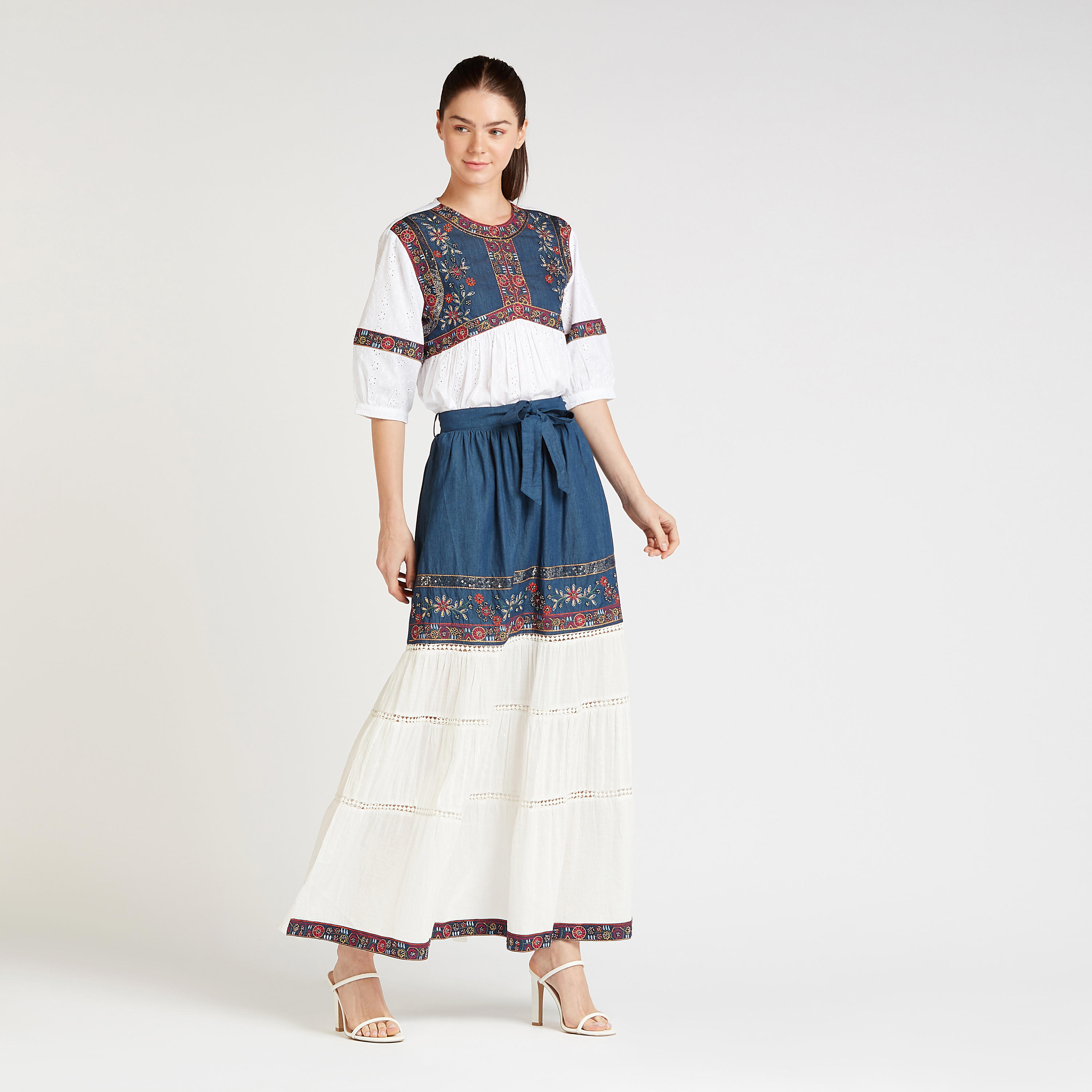 بلوزة مطرّزة بياقة مستديرة وأكمام 3/4-women-clothing-shirtsandblouses-blouses-image-2