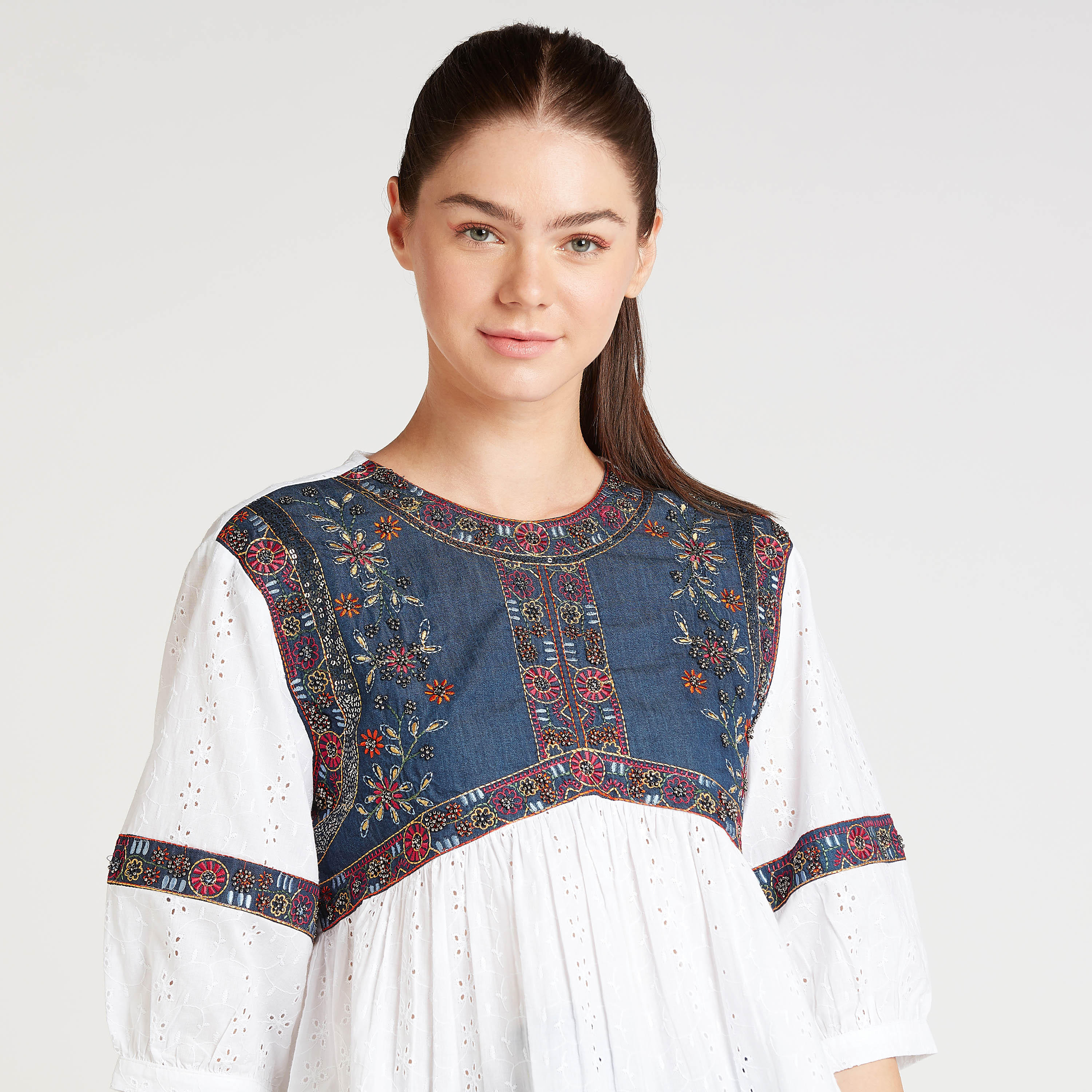 بلوزة مطرّزة بياقة مستديرة وأكمام 3/4-women-clothing-shirtsandblouses-blouses-image-3