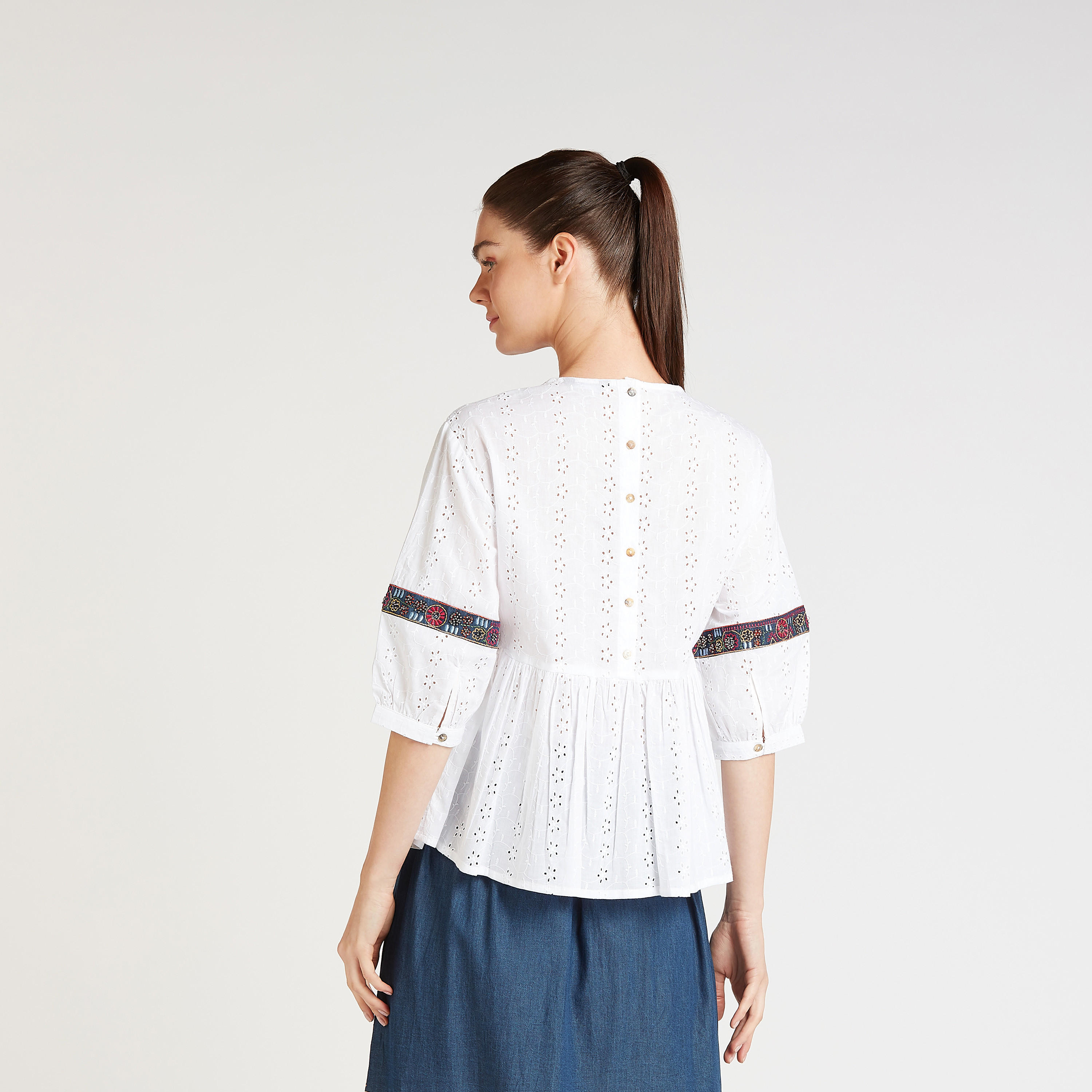 بلوزة مطرّزة بياقة مستديرة وأكمام 3/4-women-clothing-shirtsandblouses-blouses-image-4