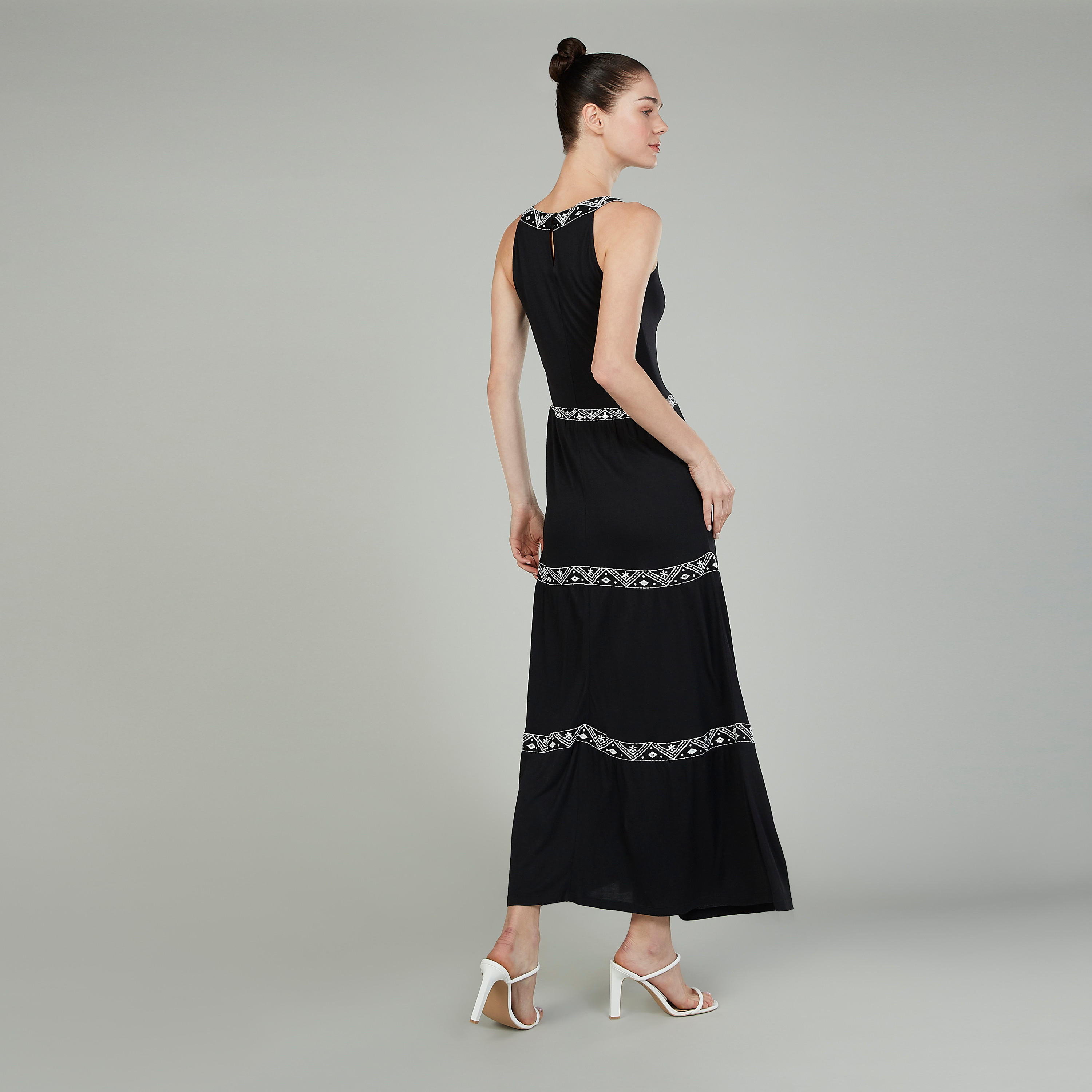 فستان ماكسي إيه لاين مطرز دون أكمام-women-clothing-dresses-image-4