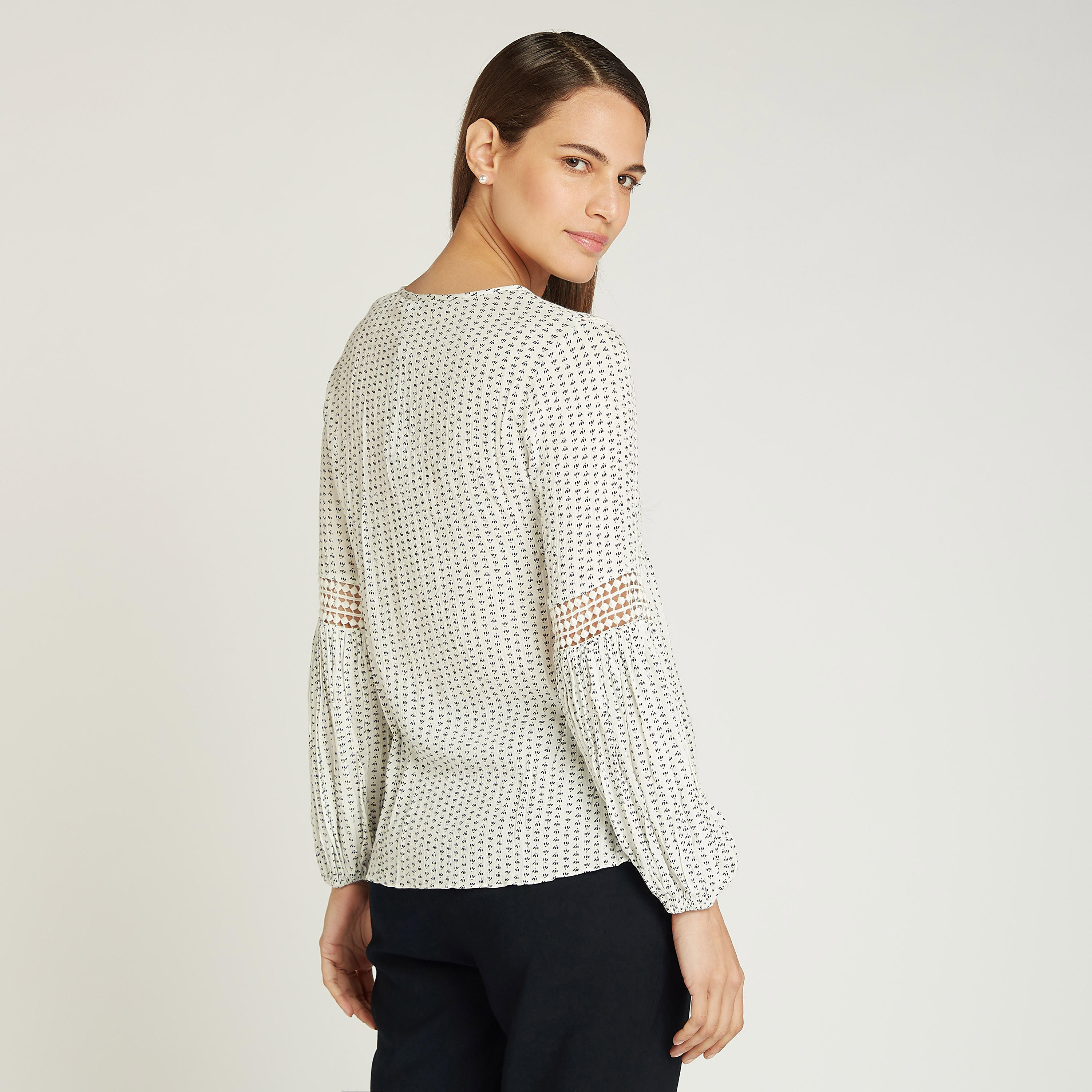 بلوزة بأكمام طويلة وأربطة وطبعات-women-clothing-shirtsandblouses-blouses-image-4