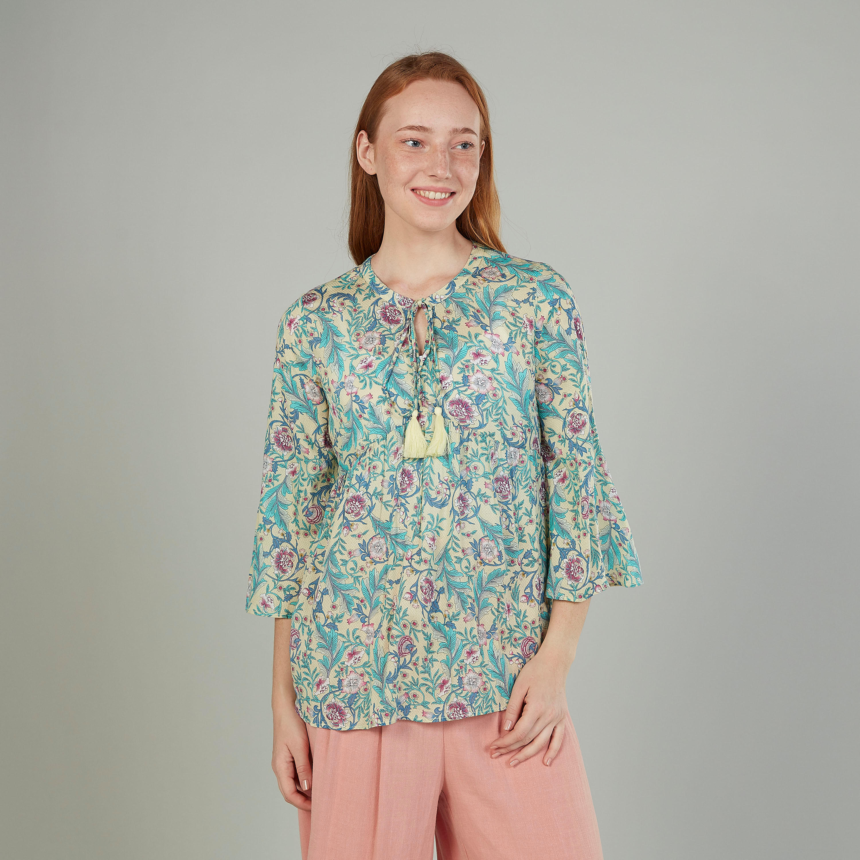 بلوزة بأكمام واسعة وأربطة وطبعات-women-clothing-shirtsandblouses-blouses-image-4