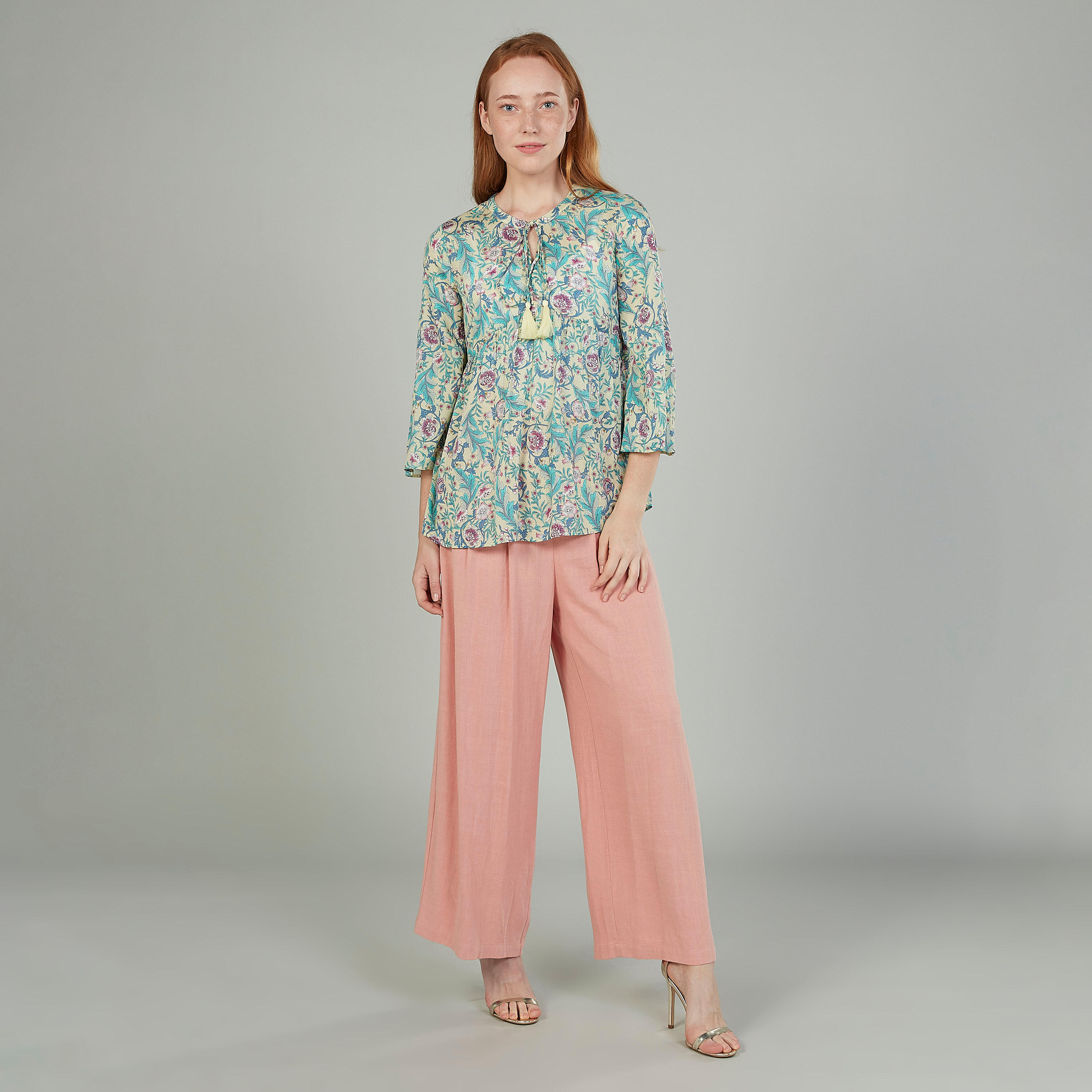 بلوزة بأكمام واسعة وأربطة وطبعات-women-clothing-shirtsandblouses-blouses-image-3