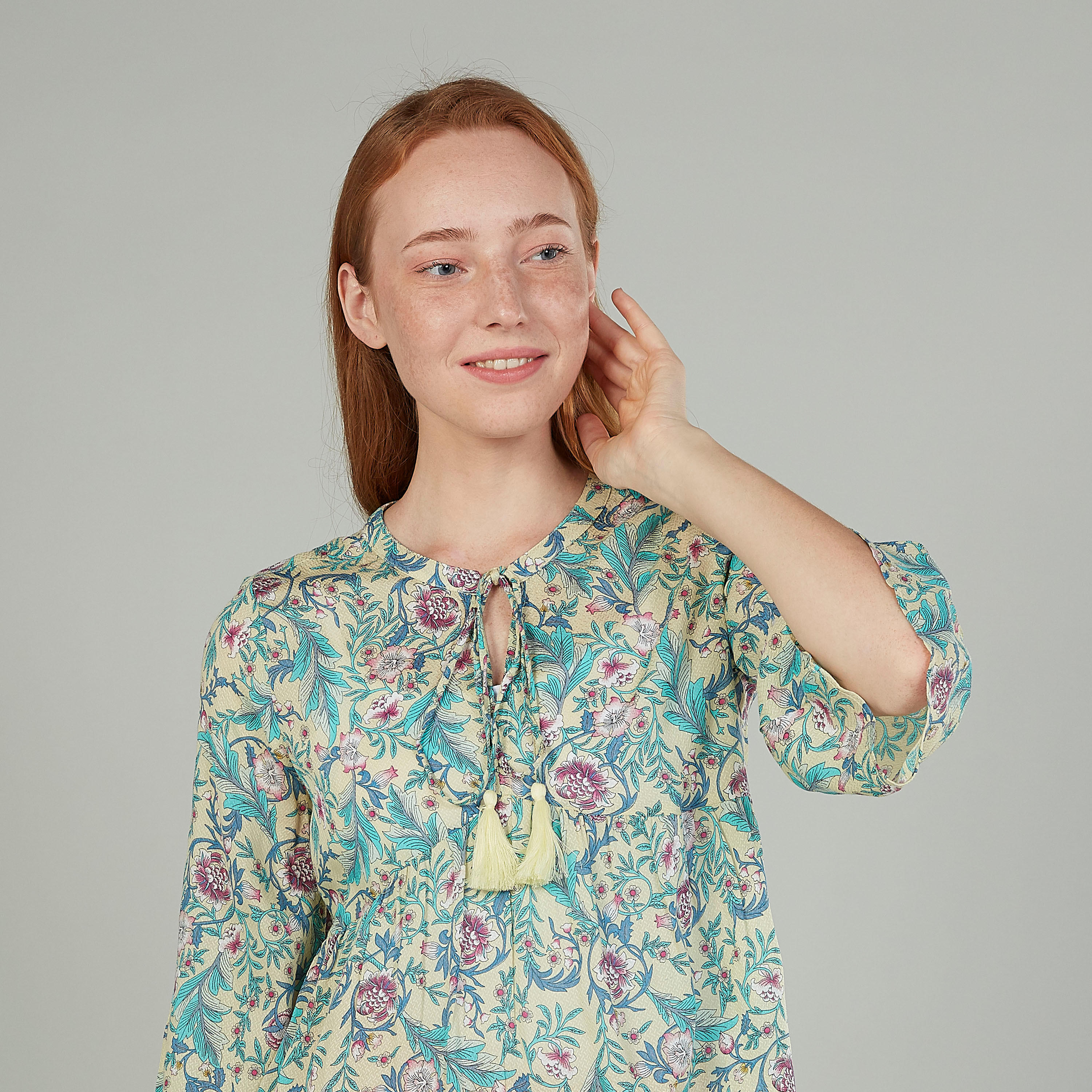 بلوزة بأكمام واسعة وأربطة وطبعات-women-clothing-shirtsandblouses-blouses-image-2
