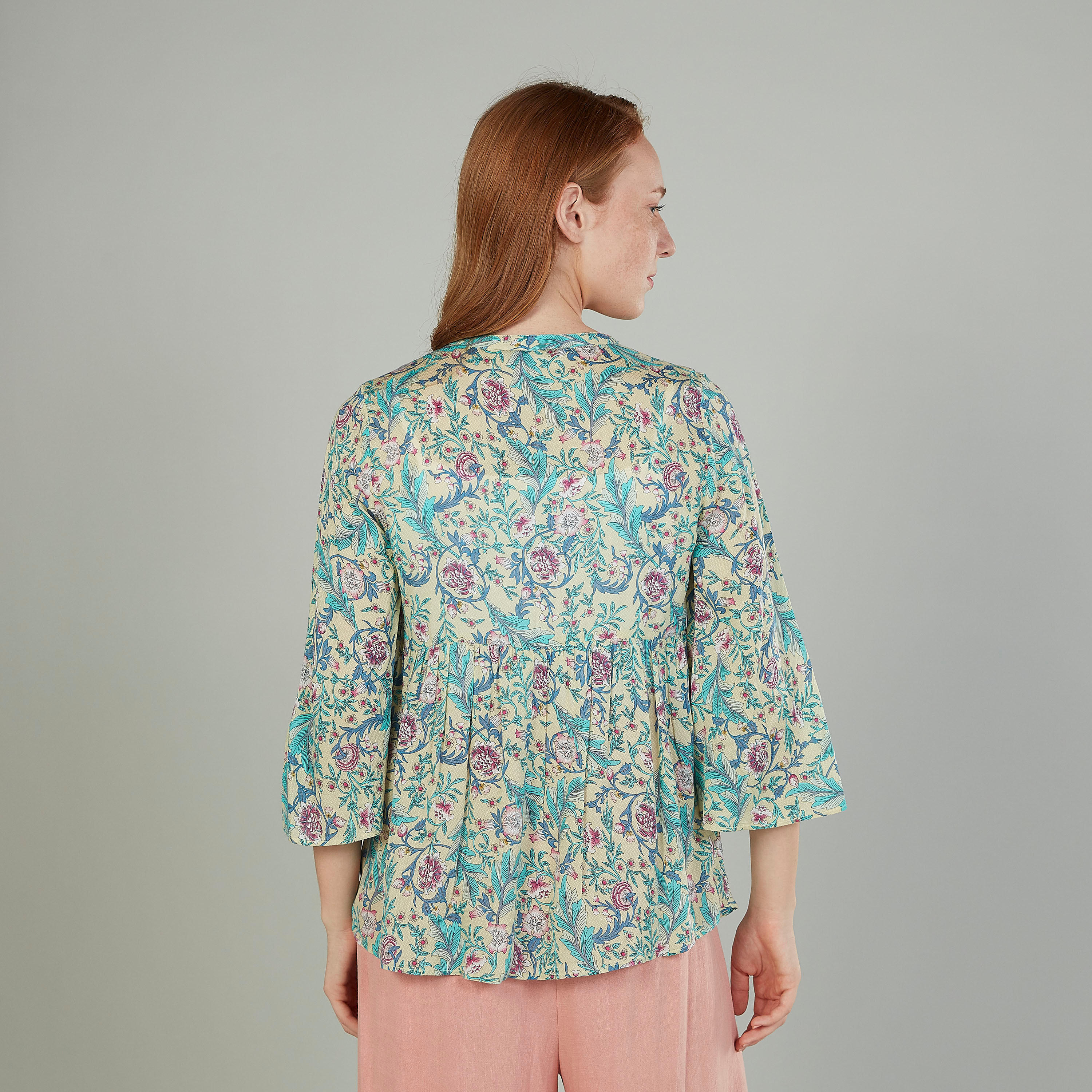 بلوزة بأكمام واسعة وأربطة وطبعات-women-clothing-shirtsandblouses-blouses-image-1