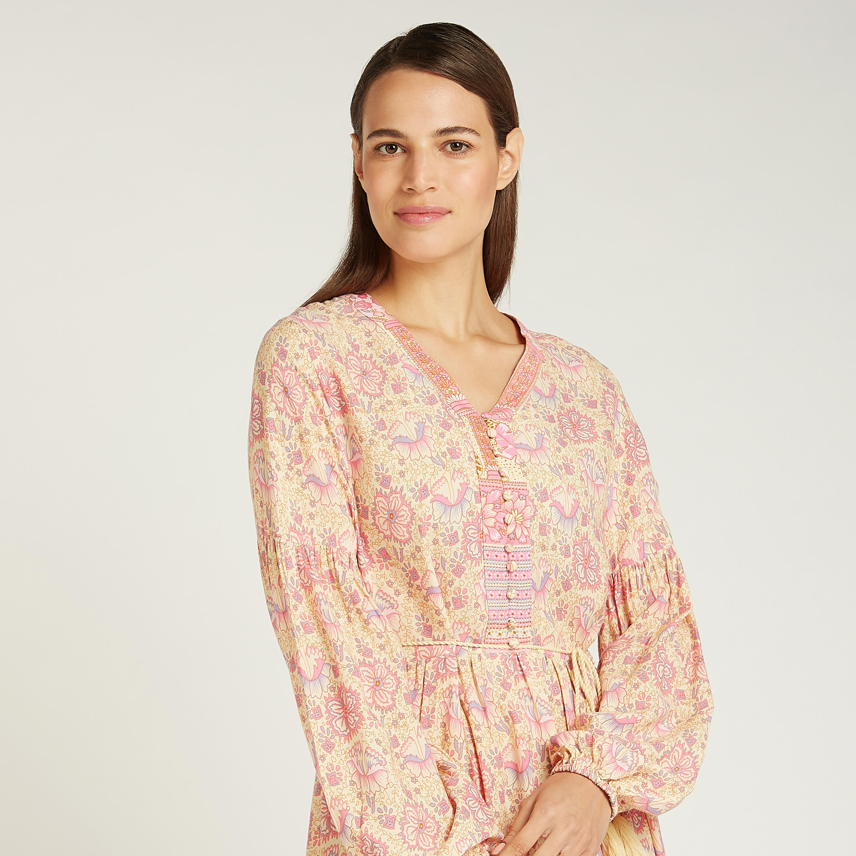 فستان ميدي بياقة V وأكمام بيشوب بطبعات-women-clothing-dresses-image-4