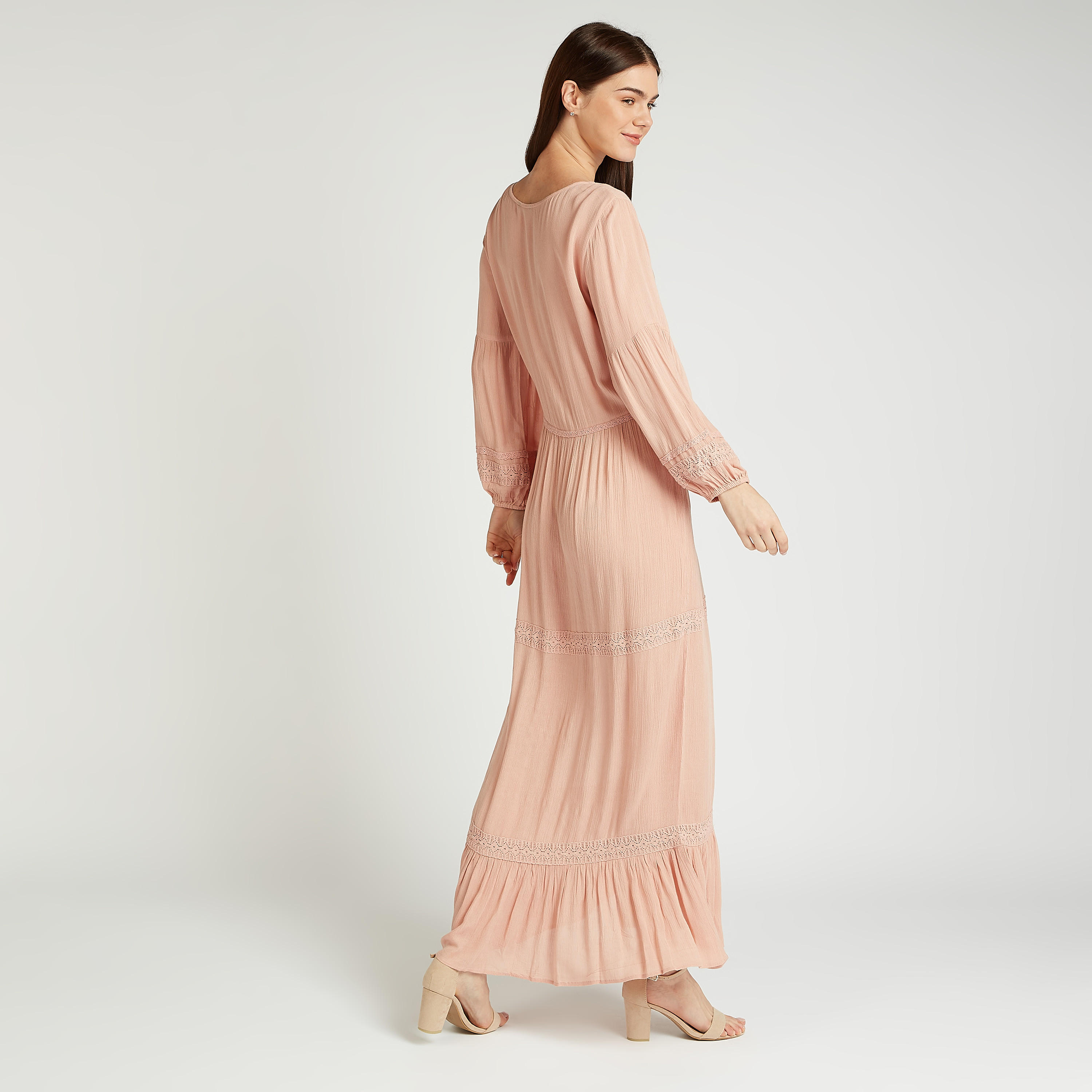 فستان طويل مطرّز بياقة مستديرة وأكمام طويلة-women-clothing-dresses-image-3