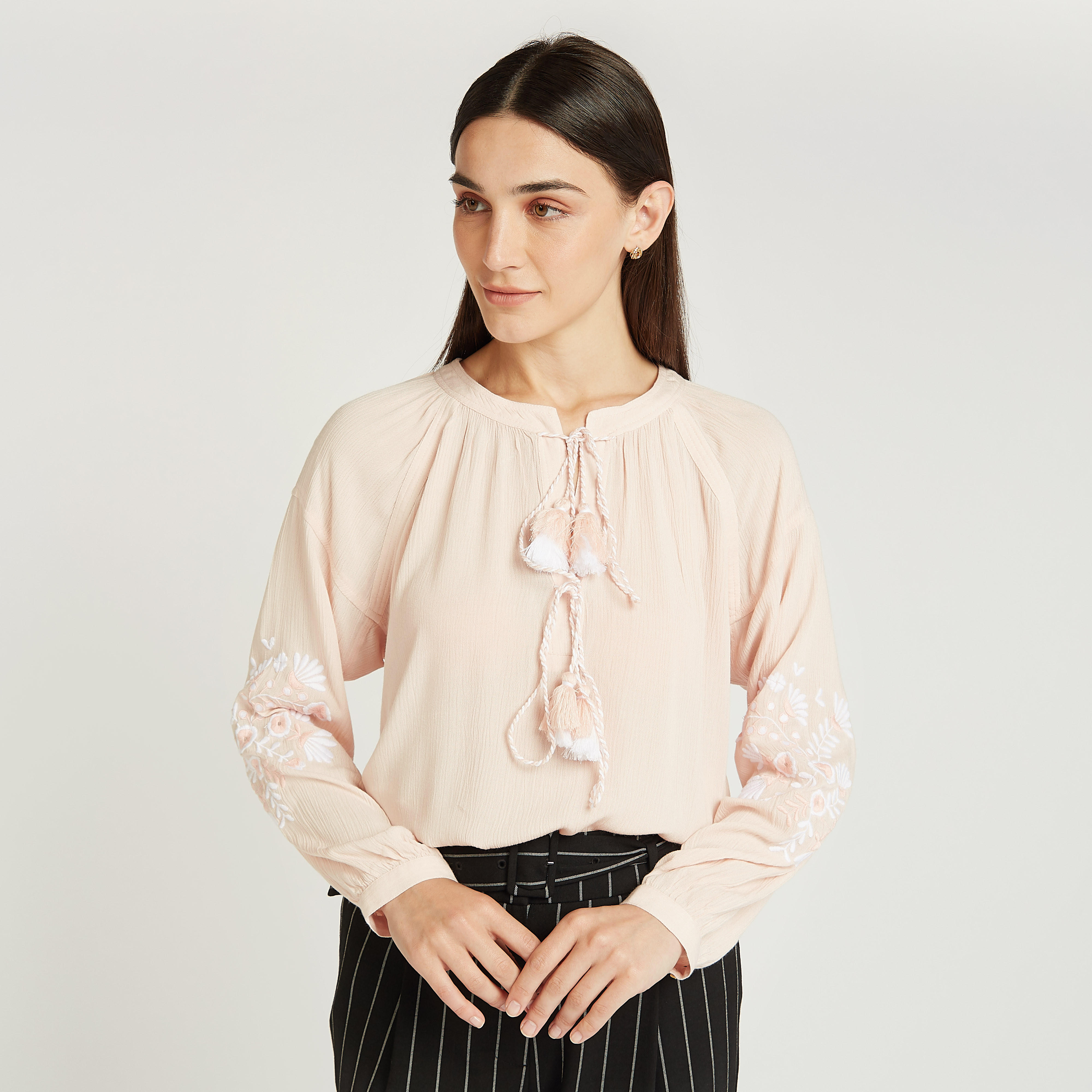 بلوزة مطرّزة بأكمام طويلة وأربطة-women-clothing-shirtsandblouses-blouses-image-1