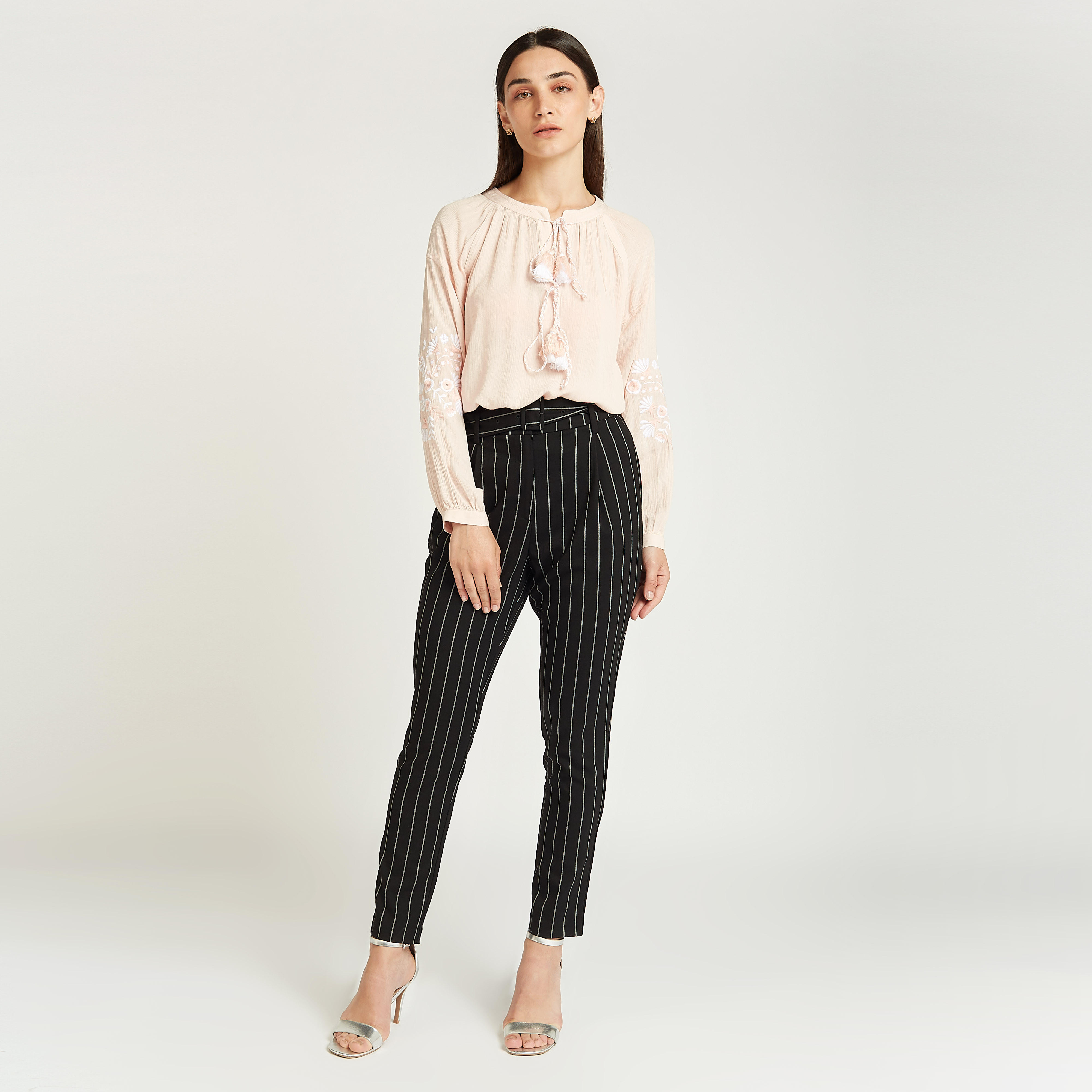 بلوزة مطرّزة بأكمام طويلة وأربطة-women-clothing-shirtsandblouses-blouses-image-2