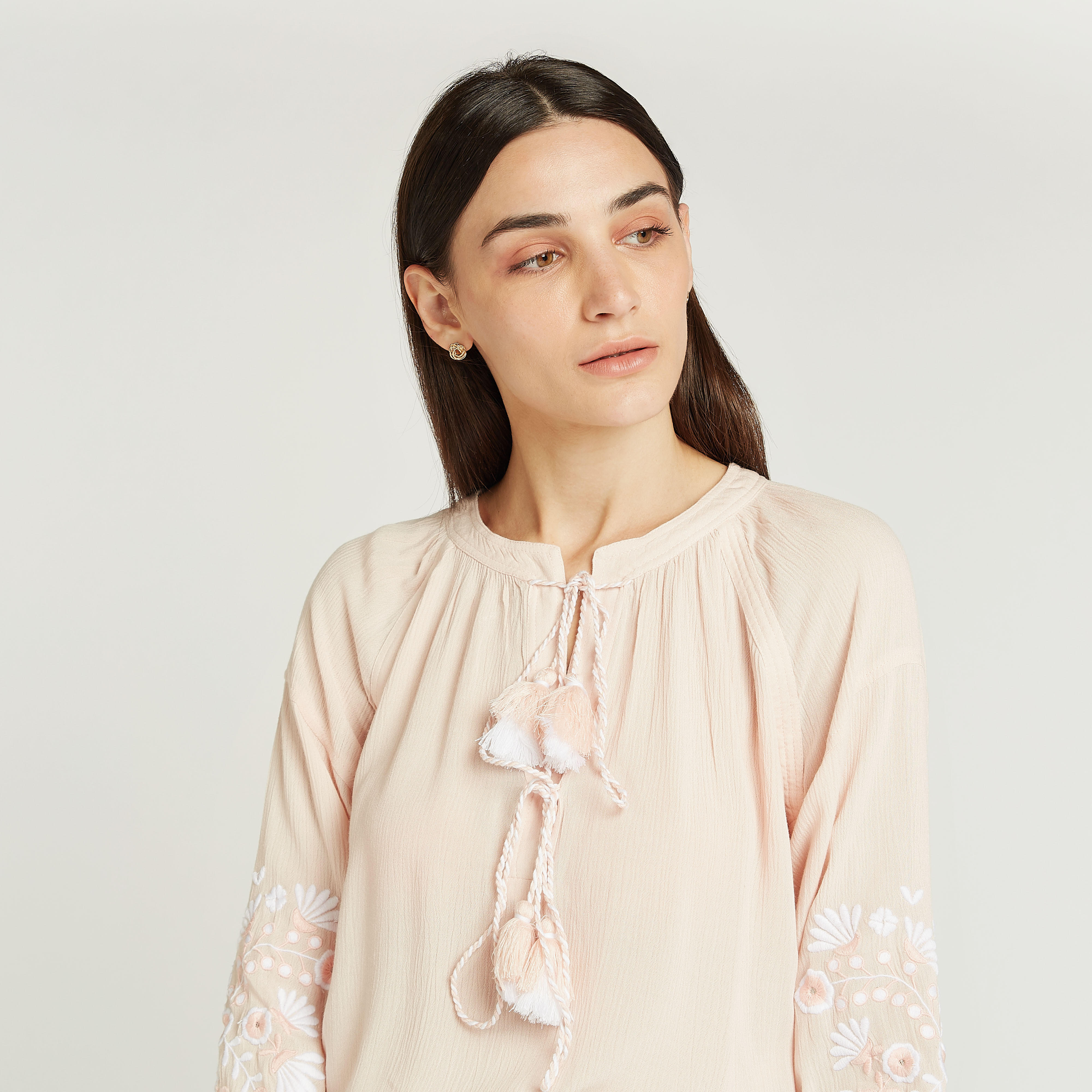 بلوزة مطرّزة بأكمام طويلة وأربطة-women-clothing-shirtsandblouses-blouses-image-3