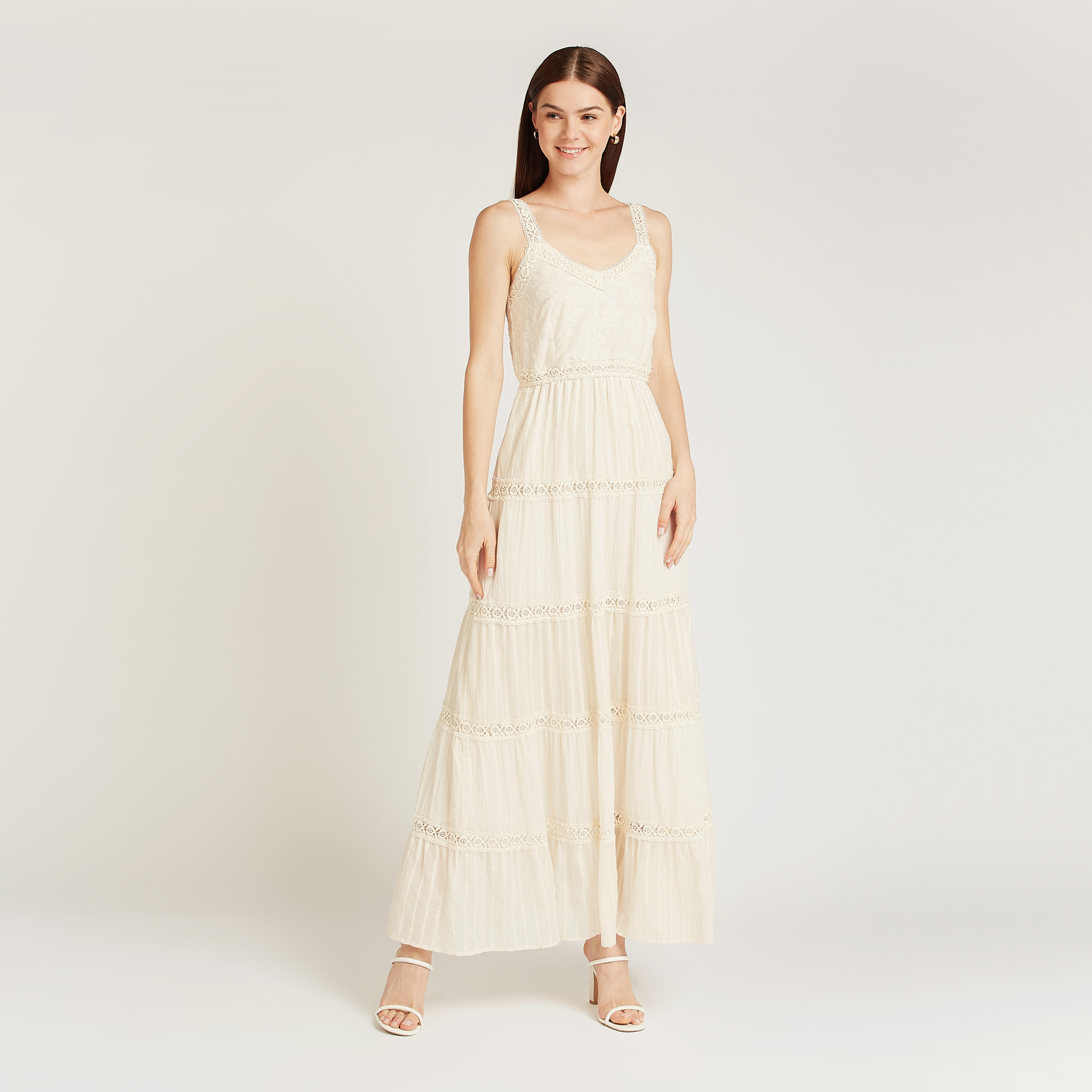 فستان طويل بياقة عميقة وتفاصيل دانتيل وحمّالات-women-clothing-dresses-image-1