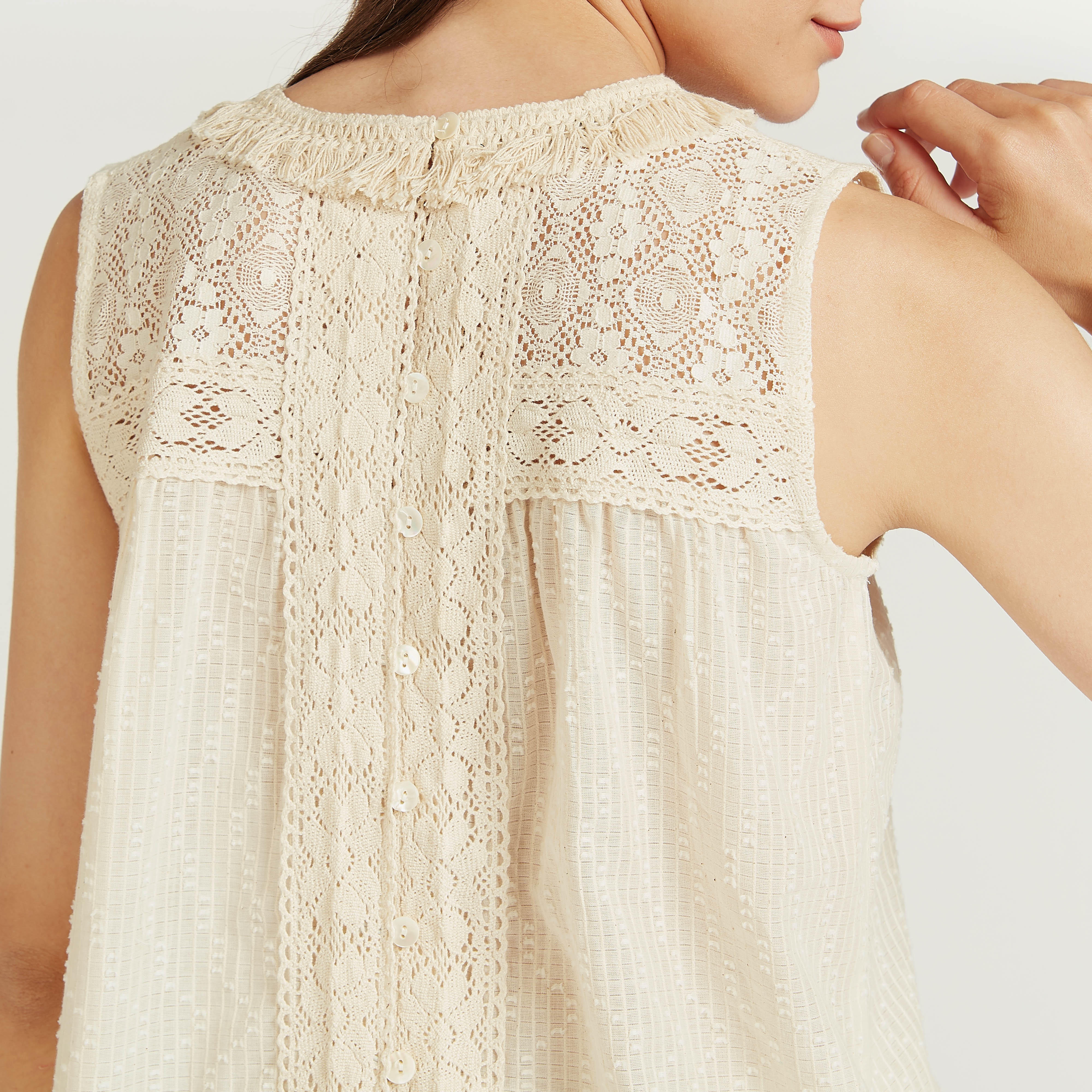 بلوزة دانتيل دون أكمام بياقة ضيقة-women-clothing-shirtsandblouses-blouses-image-1
