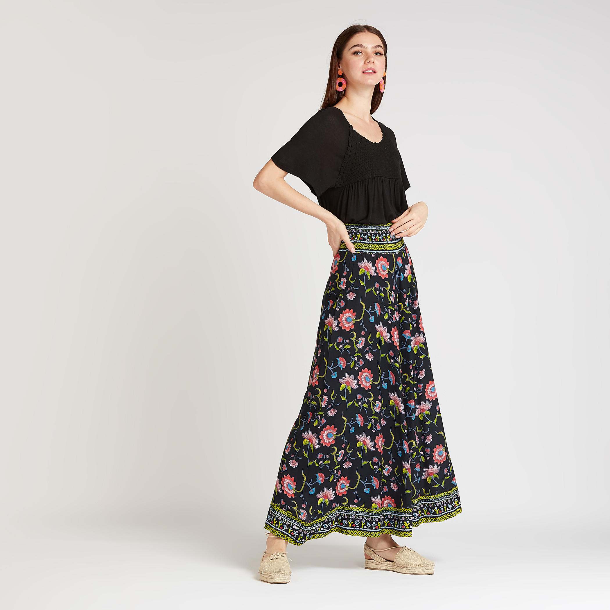 بلوزة بتفاصيل دانتيل وياقة مستديرة وأكمام قصيرة-women-clothing-shirtsandblouses-blouses-image-2