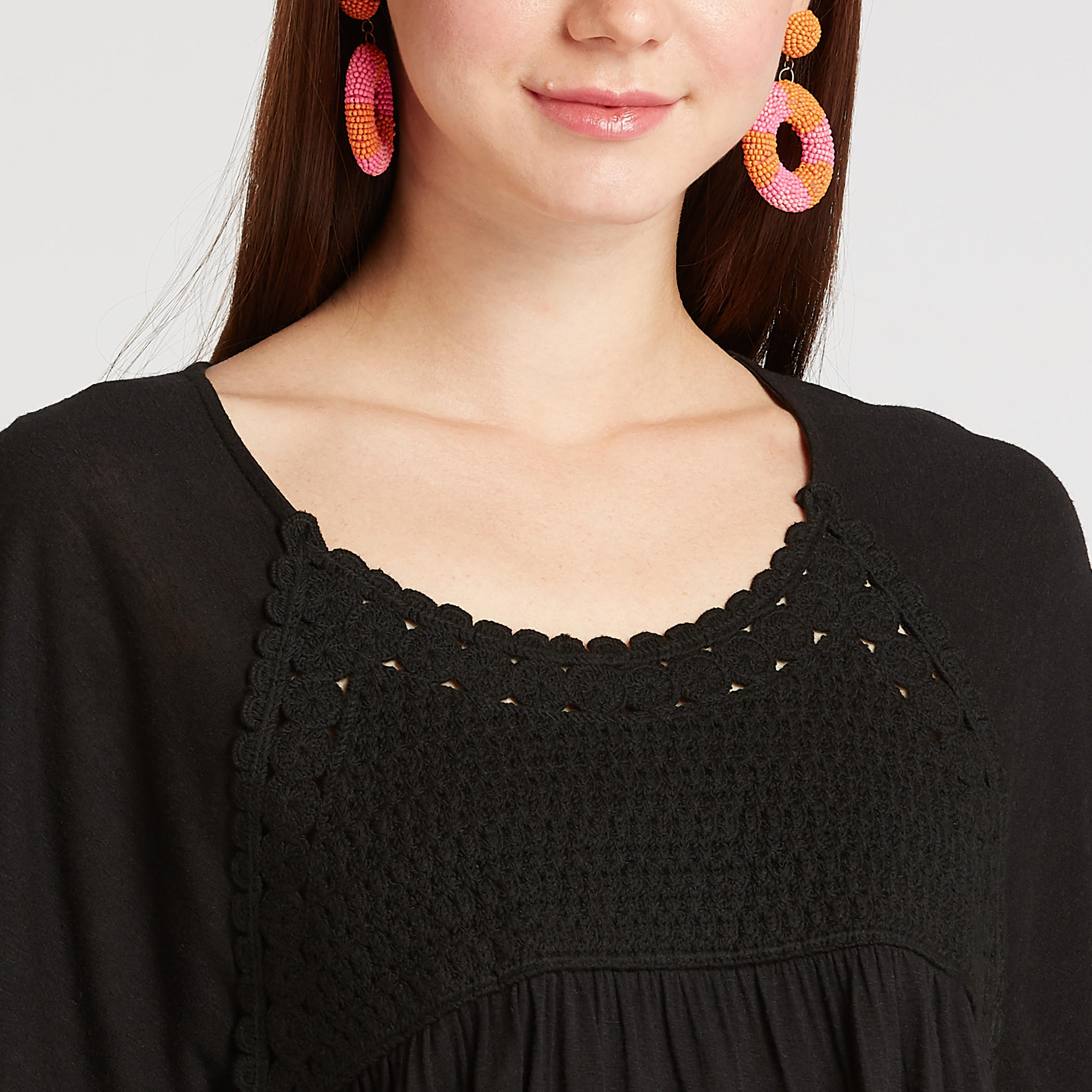 بلوزة بتفاصيل دانتيل وياقة مستديرة وأكمام قصيرة-women-clothing-shirtsandblouses-blouses-image-3