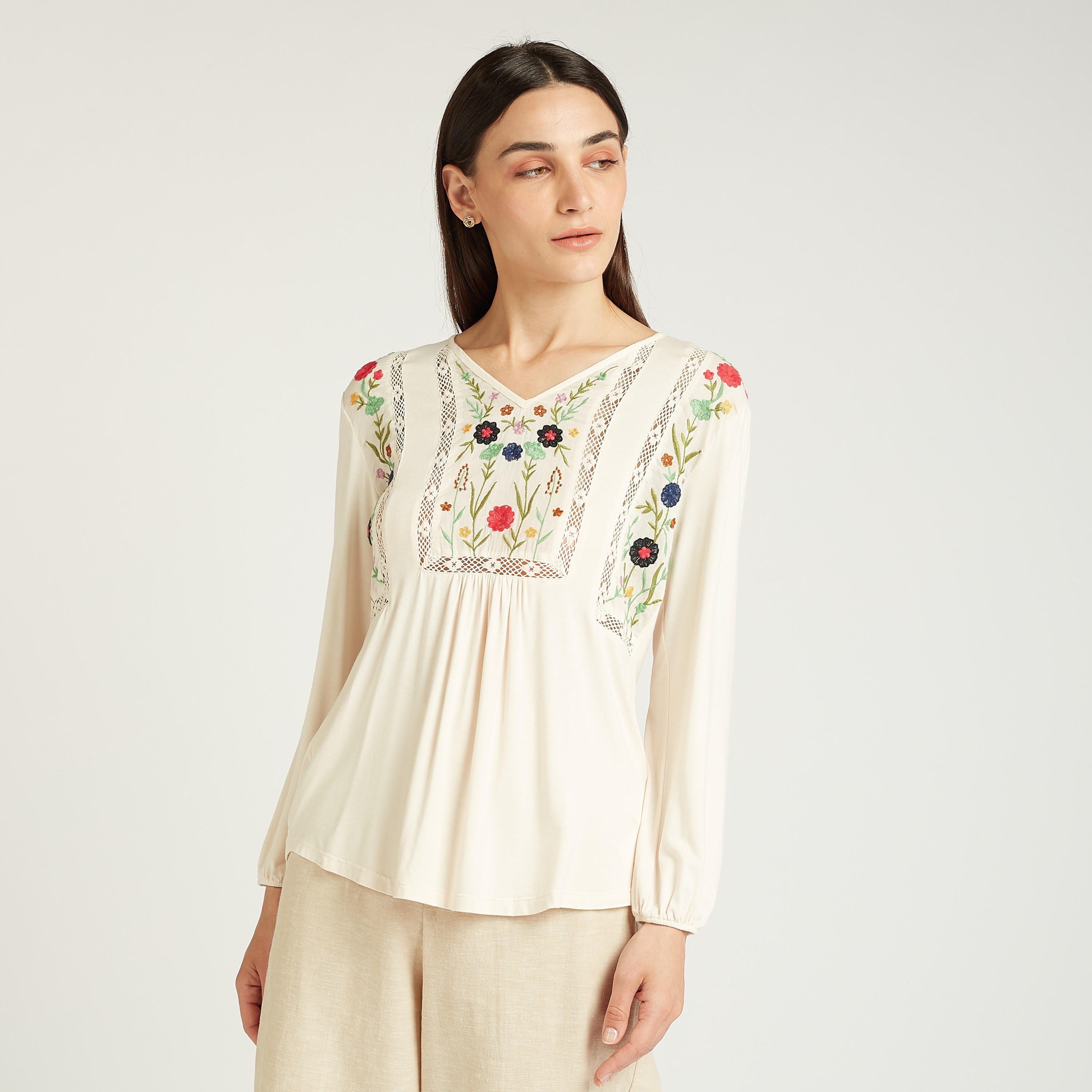 بلوزة مطرزة بياقة V وأكمام طويلة-women-clothing-tshirts-image-1