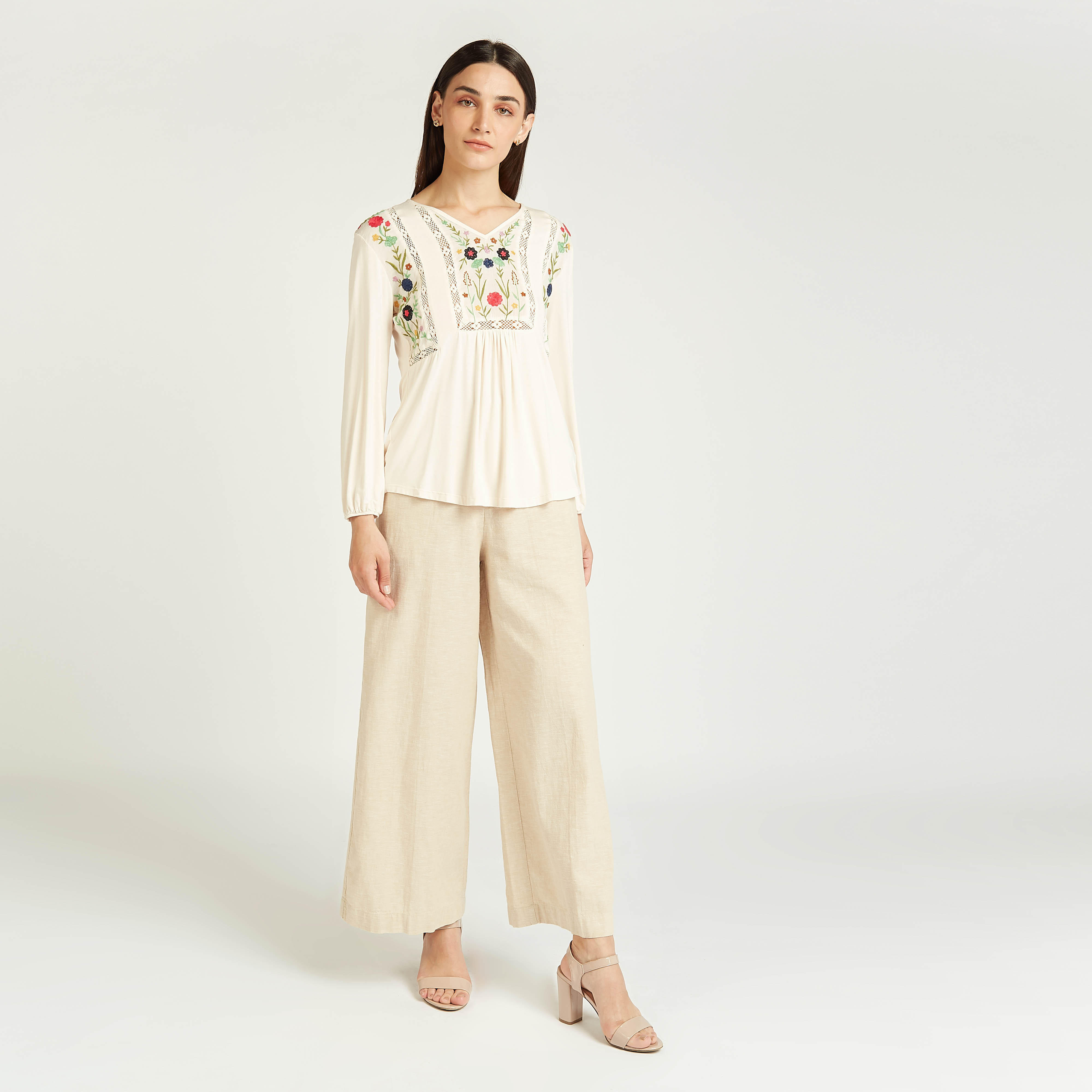 بلوزة مطرزة بياقة V وأكمام طويلة-women-clothing-tshirts-image-2