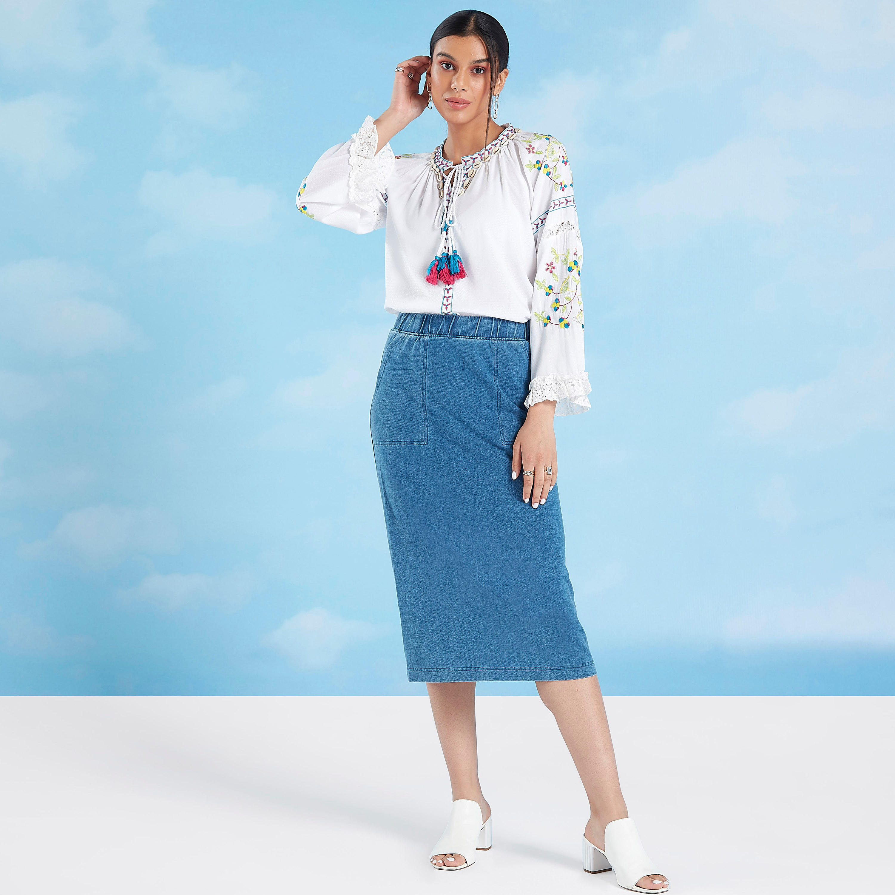 بلوزة مطرزة بأكمام طويلة وربطة عنق-women-clothing-shirtsandblouses-blouses-image-2