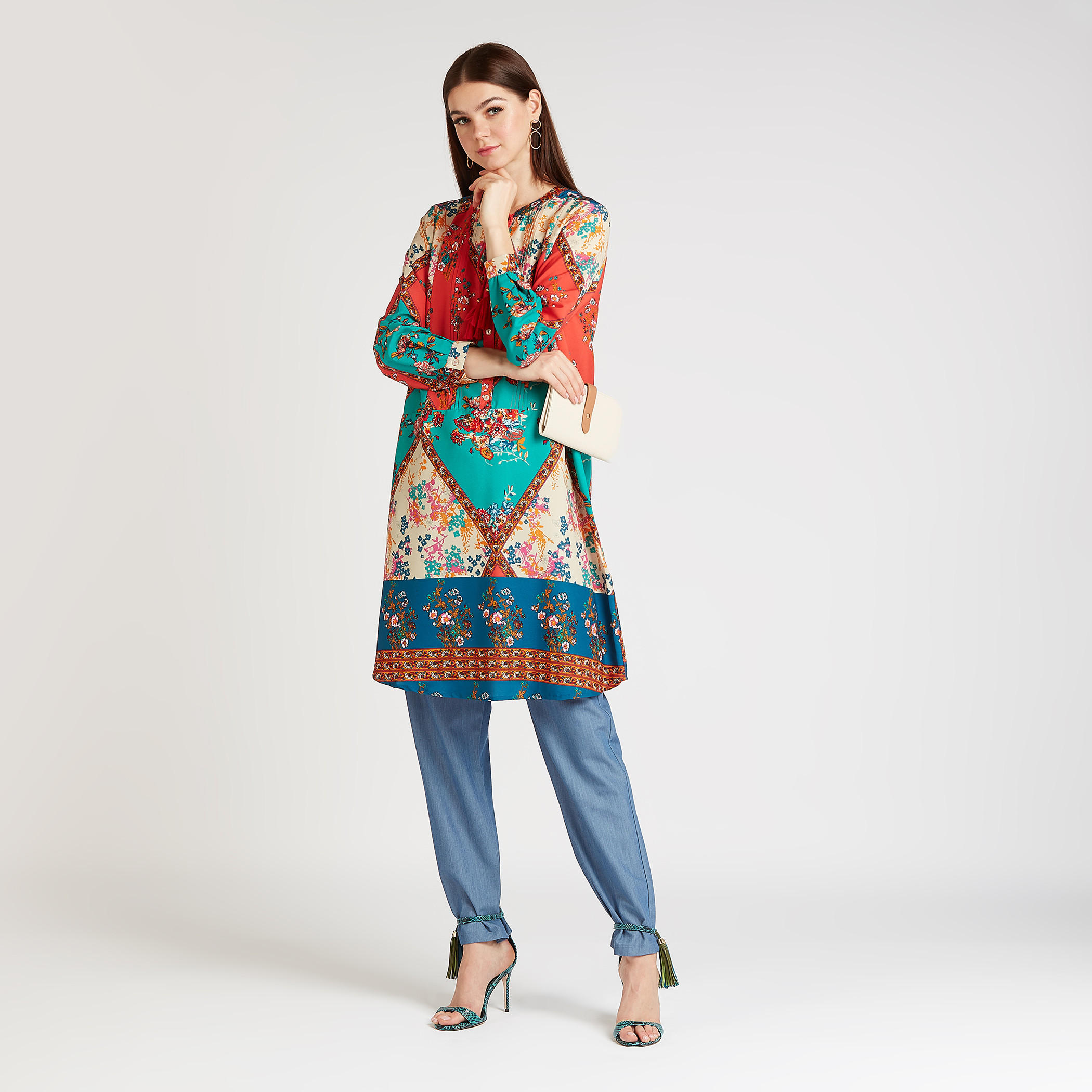 بلوزة طويلة بطبعات وأكمام طويلة وأربطة-women-clothing-shirtsandblouses-blouses-image-1