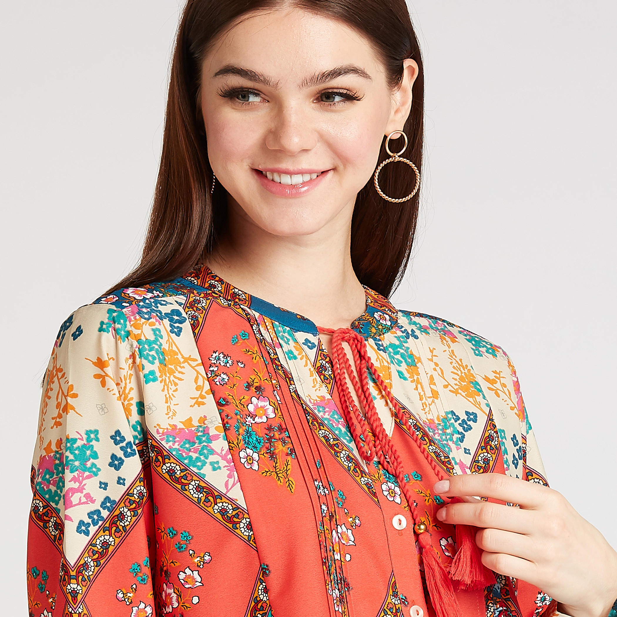 بلوزة طويلة بطبعات وأكمام طويلة وأربطة-women-clothing-shirtsandblouses-blouses-image-4