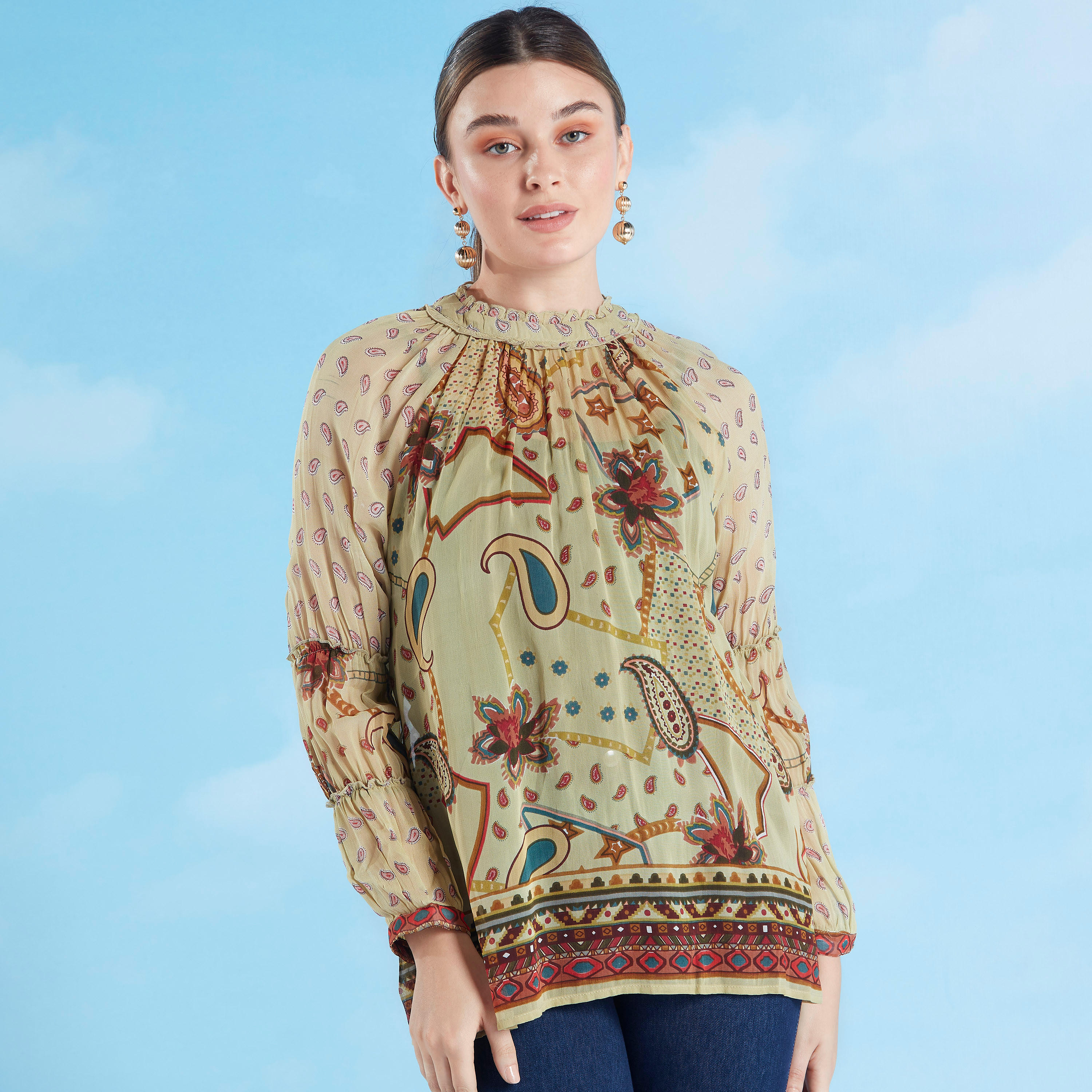 بلوزة مستدامة بياقة ضيّقة وأكمام طويلة وطبعات-women-clothing-shirtsandblouses-blouses-image-4