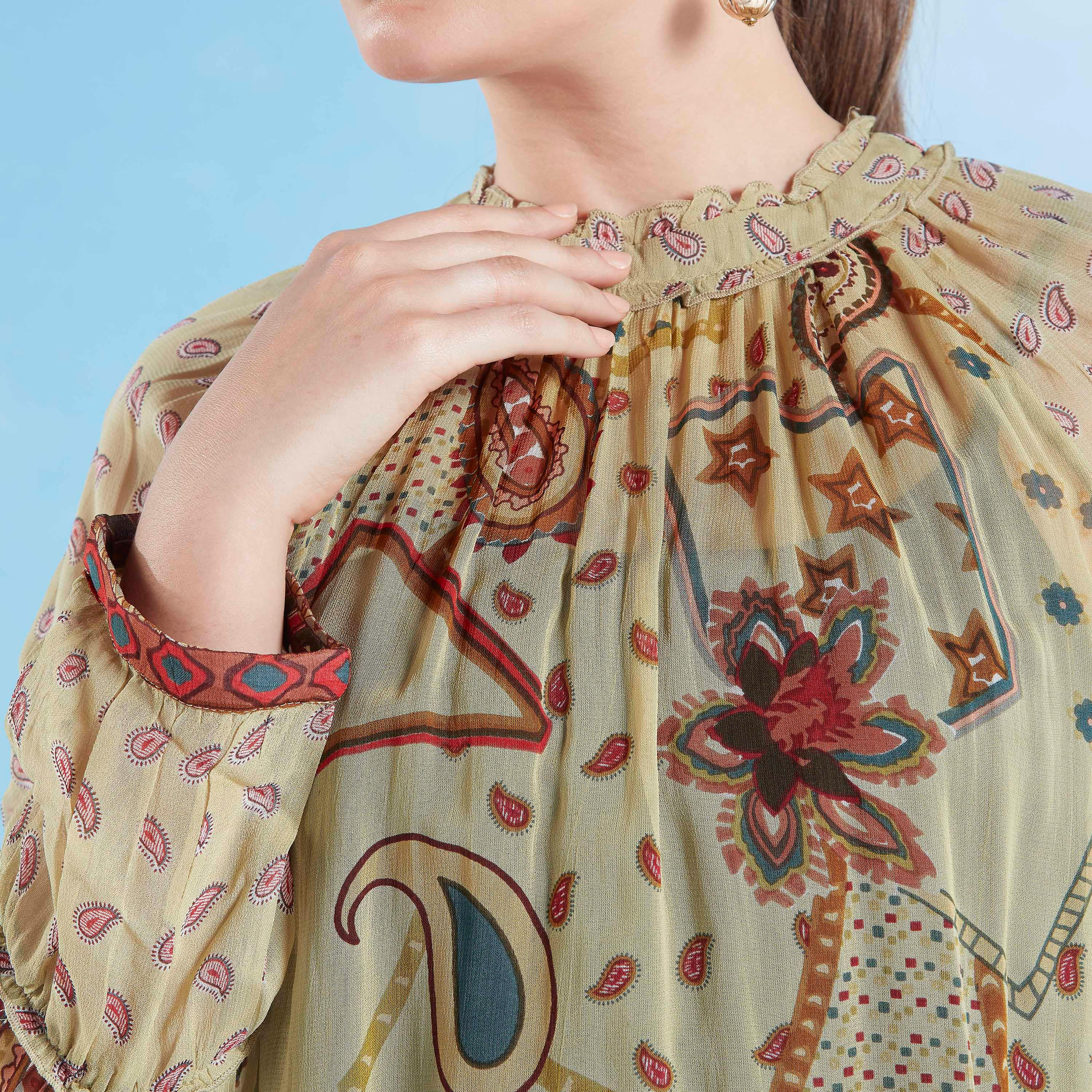 بلوزة مستدامة بياقة ضيّقة وأكمام طويلة وطبعات-women-clothing-shirtsandblouses-blouses-image-2