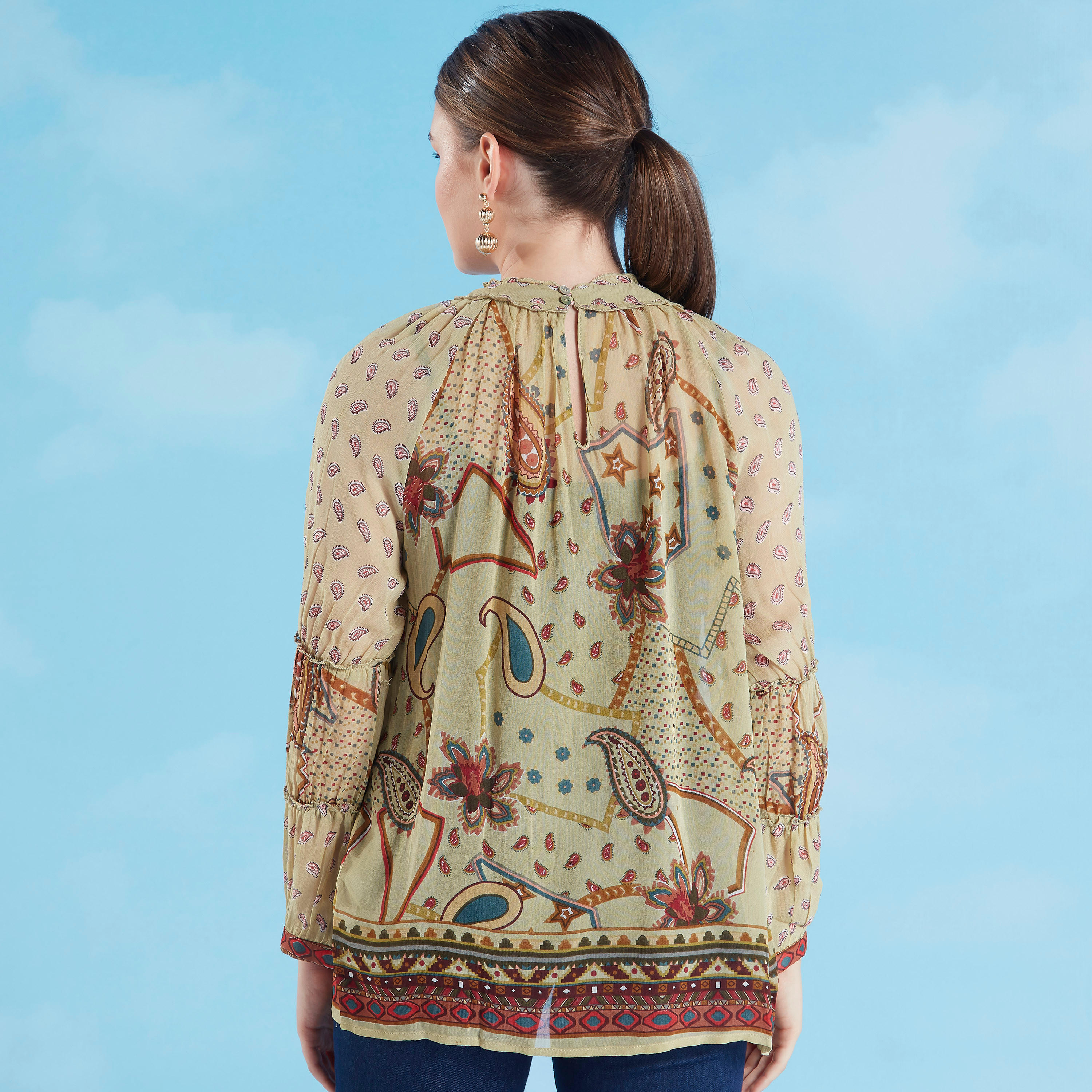 بلوزة مستدامة بياقة ضيّقة وأكمام طويلة وطبعات-women-clothing-shirtsandblouses-blouses-image-1