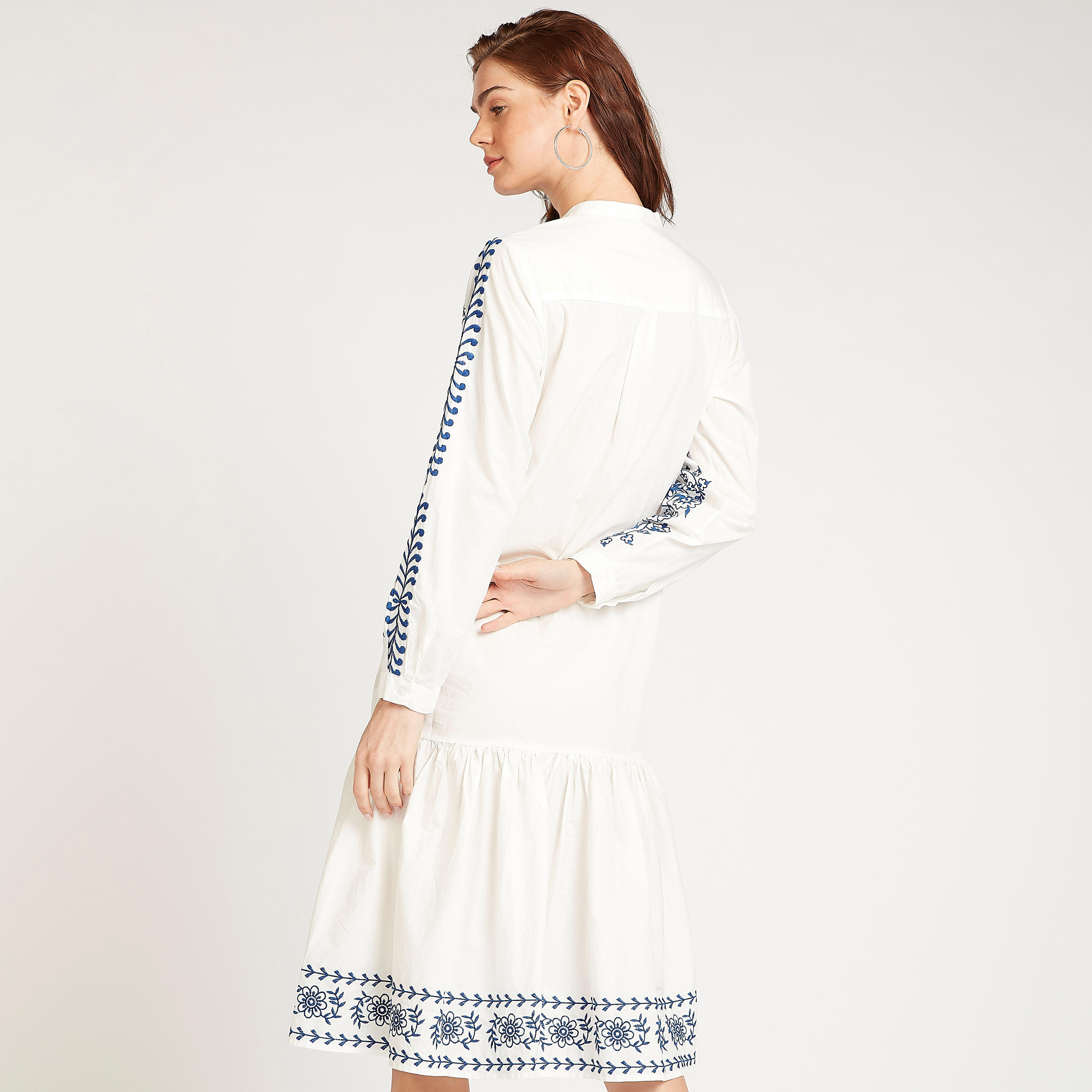 فستان قميص مستدام مطرَز متوسط الطول بأكمام طويلة-women-clothing-dresses-image-4