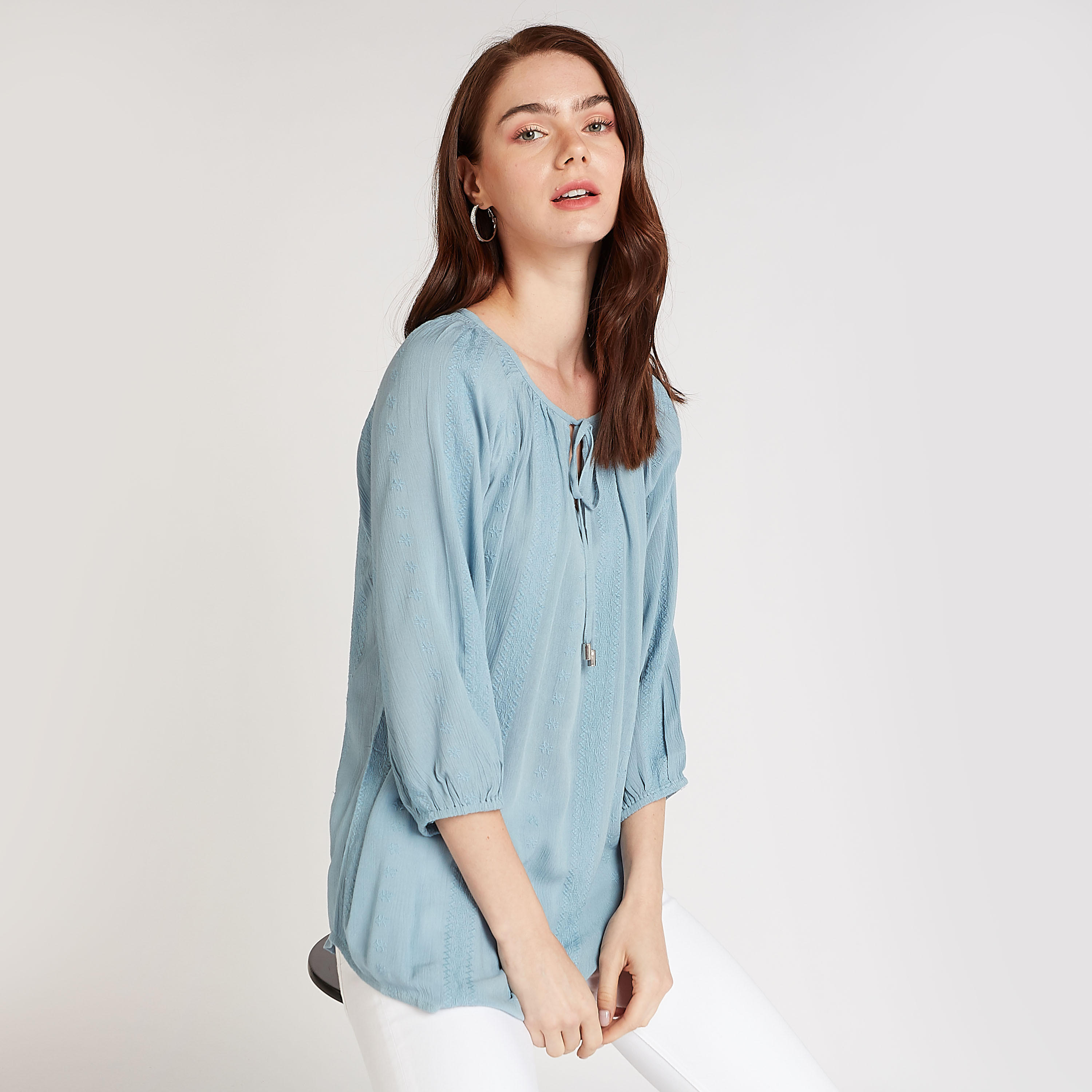بلوزة مستدامة مطرزة بأكمام طويلة وأربطة-women-clothing-shirtsandblouses-blouses-image-1