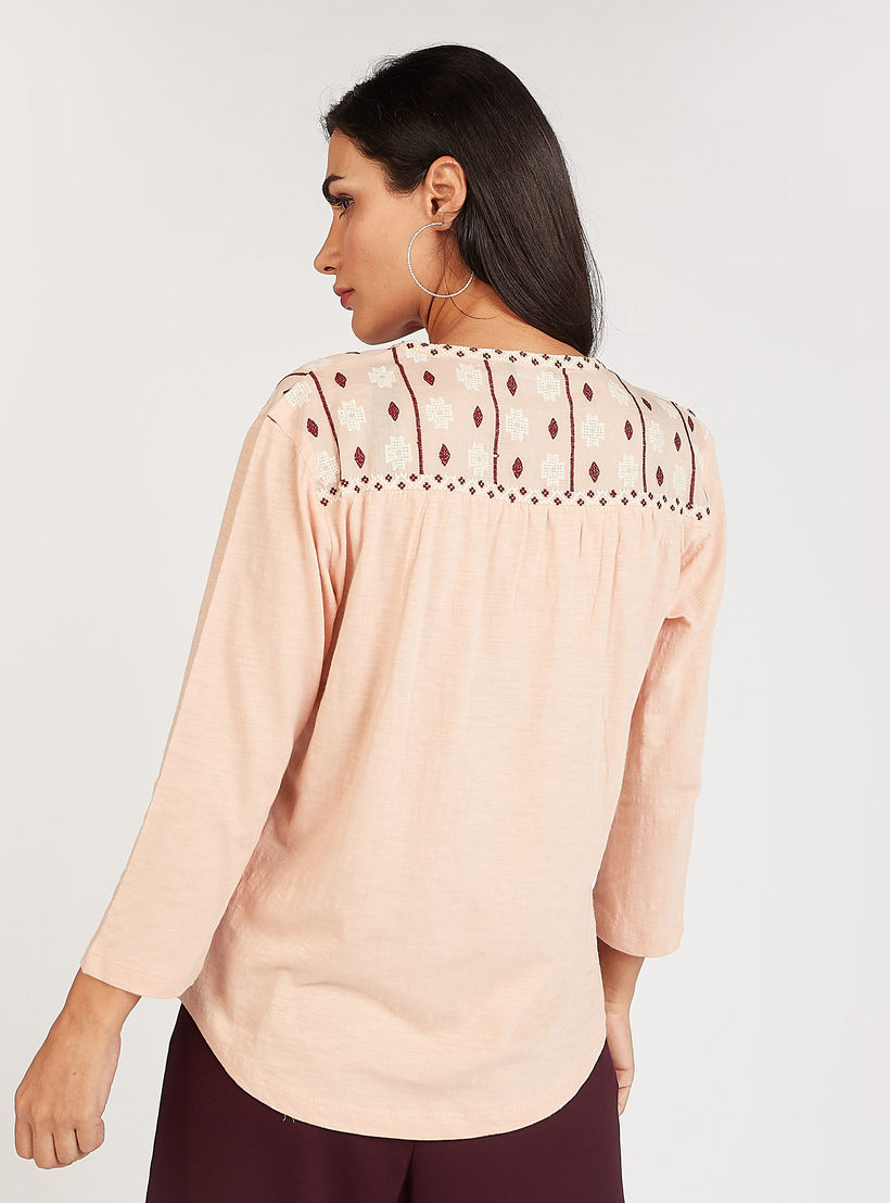 بلوزة مزينة بياقة V وأكمام 3/4-women-clothing-shirtsandblouses-blouses-image-1
