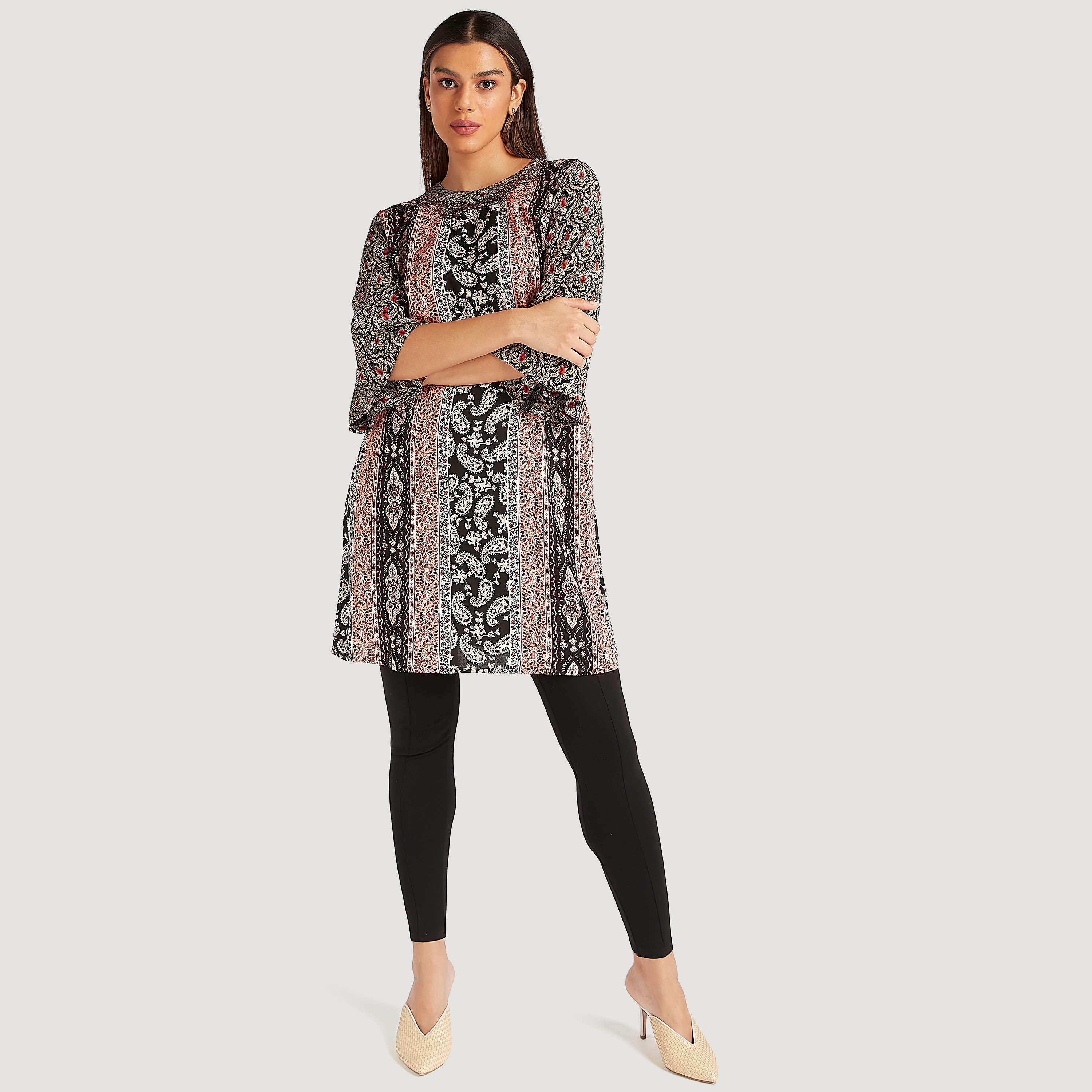 بلوزة طويلة بارزة الملمس مع ياقة ضيقة وتفاصيل مزخرفة-women-clothing-shirtsandblouses-blouses-image-2