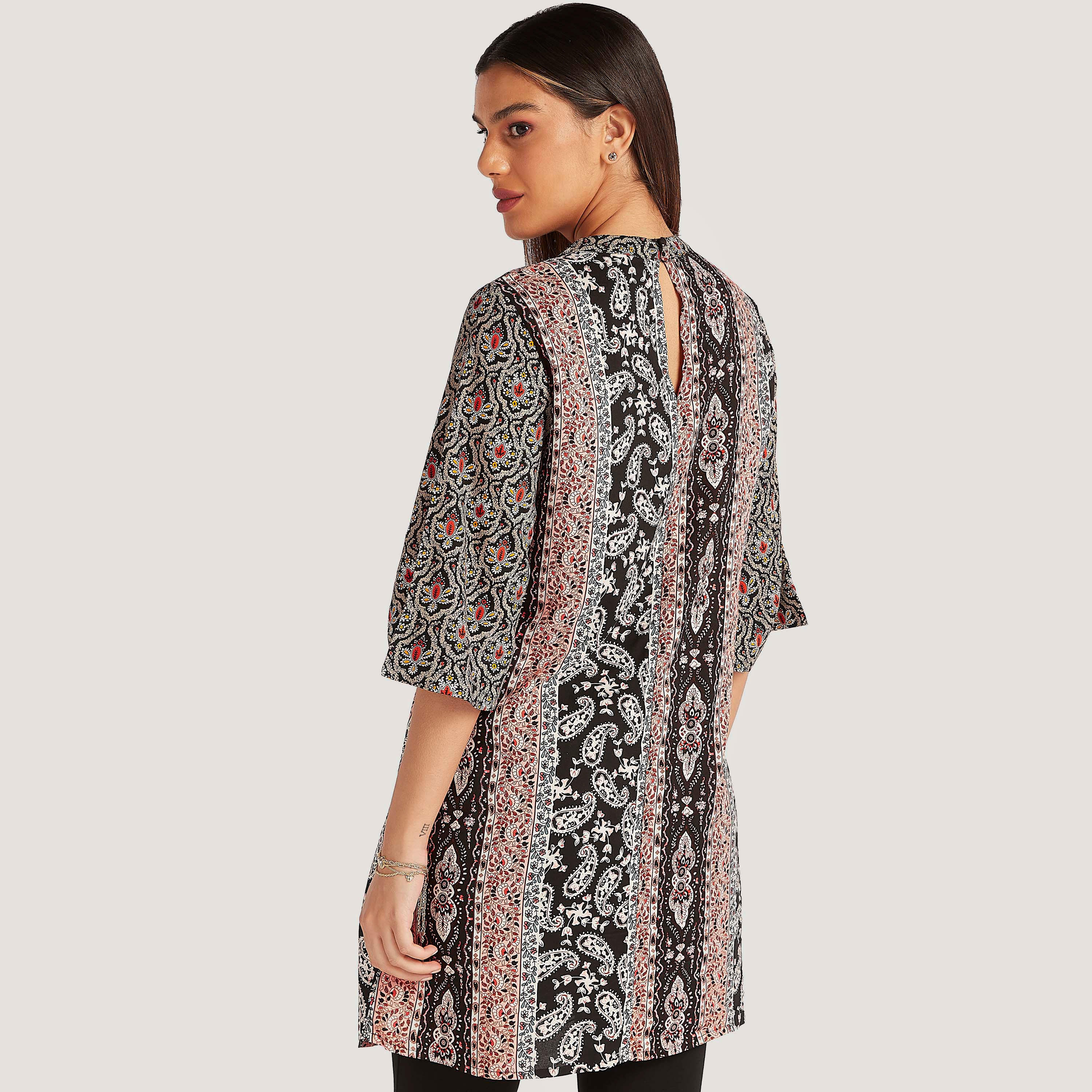 بلوزة طويلة بارزة الملمس مع ياقة ضيقة وتفاصيل مزخرفة-women-clothing-shirtsandblouses-blouses-image-4