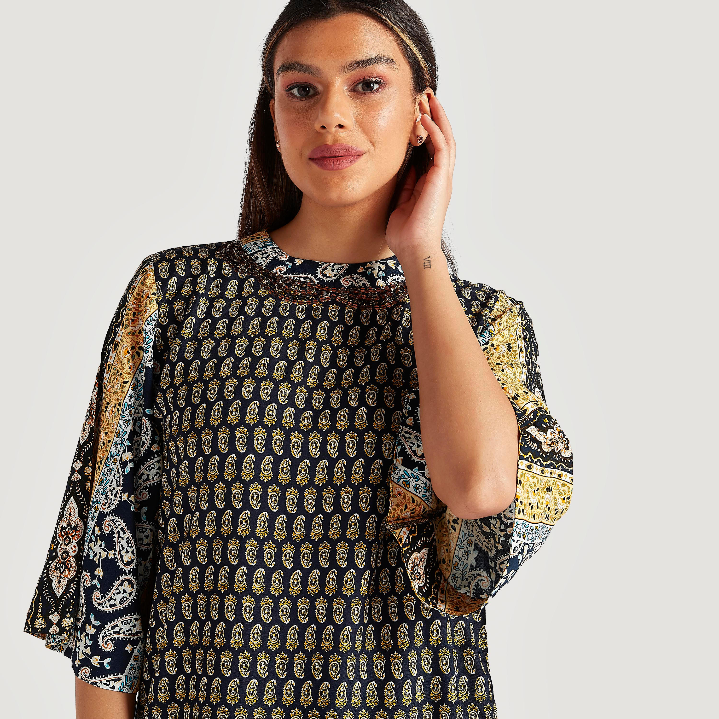 بلوزة طويلة بطبعات بيزلي وياقة مزيّنة-women-clothing-shirtsandblouses-blouses-image-4