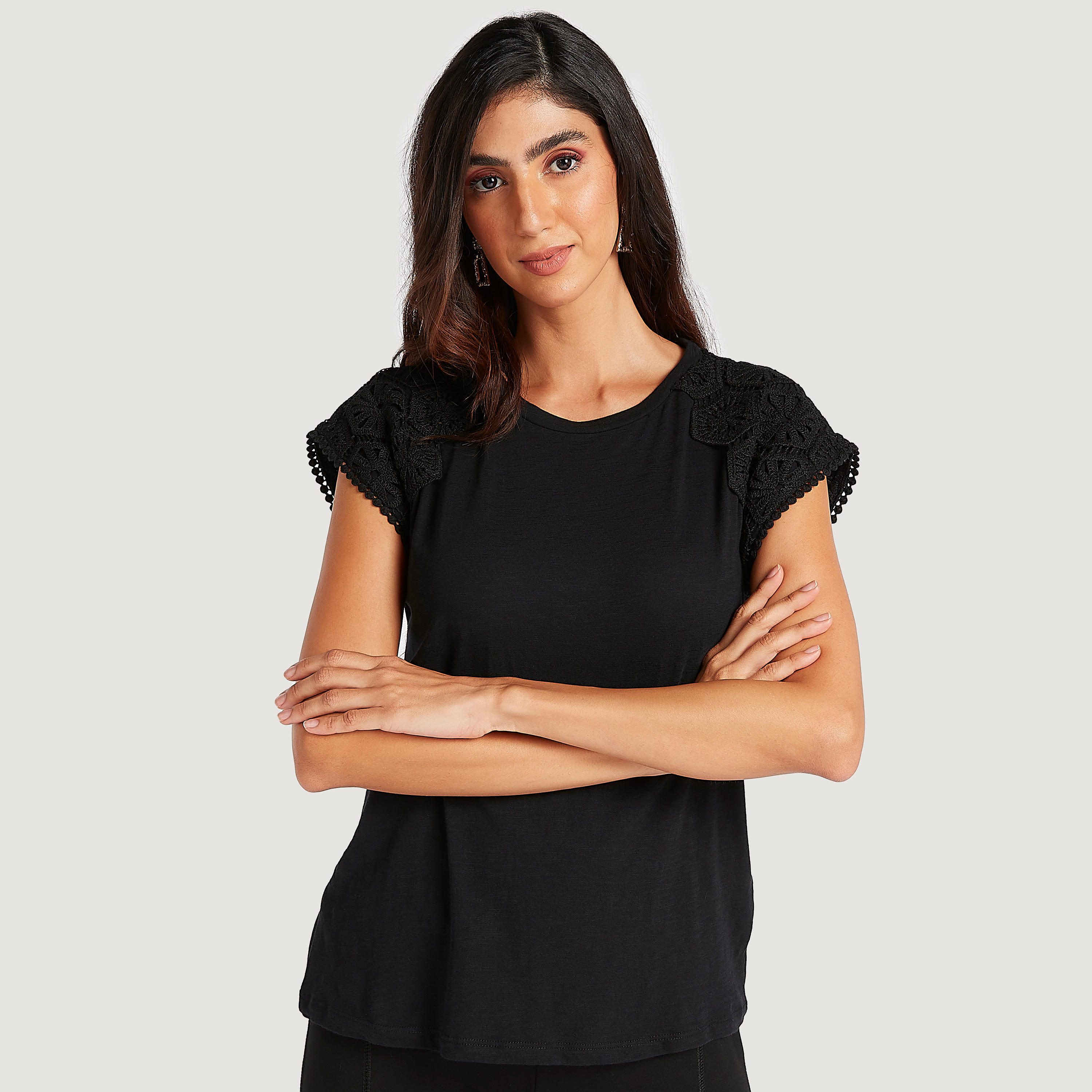 بلوزة مطرّزة بأكمام كاب وياقة مستديرة-women-clothing-shirtsandblouses-blouses-image-5