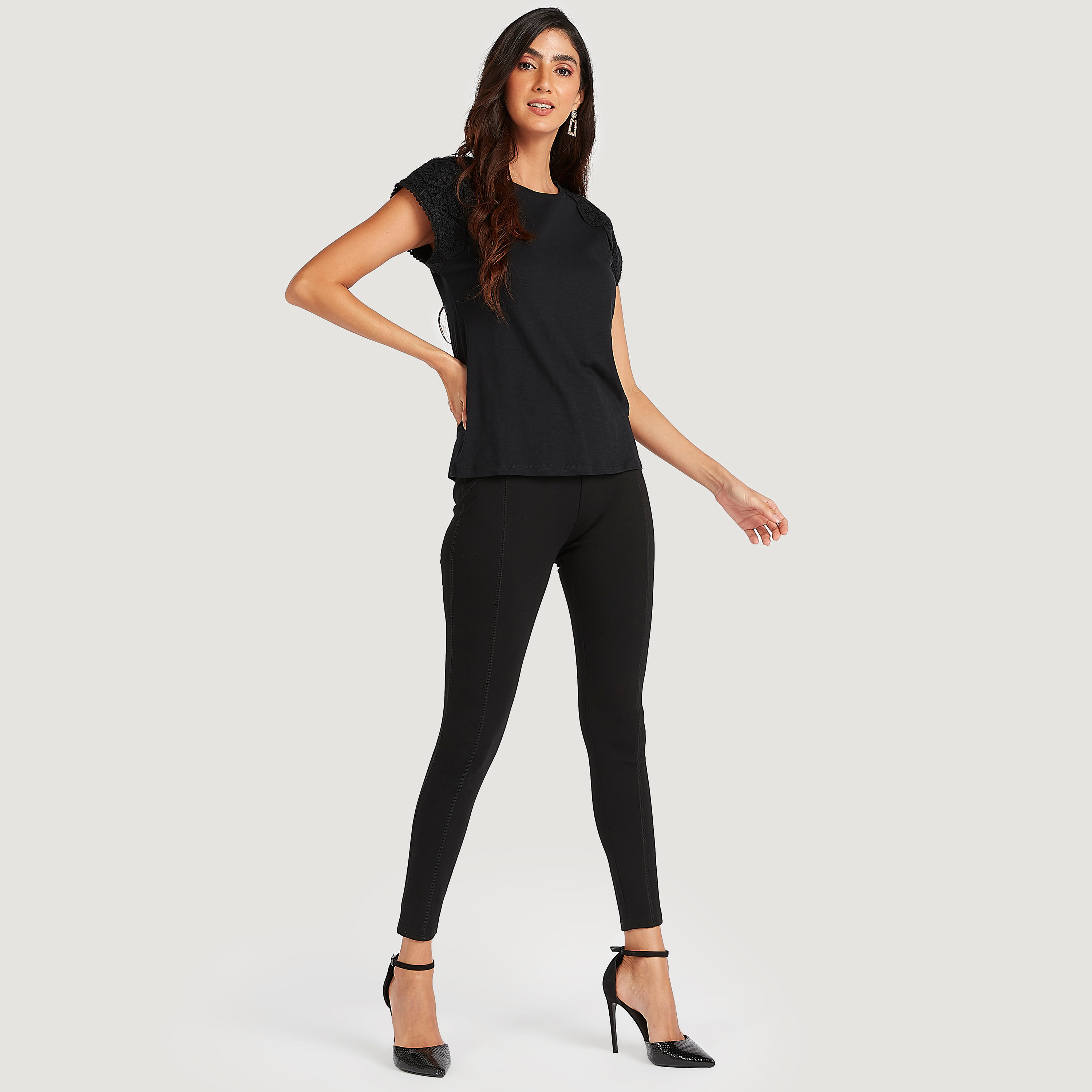 بلوزة مطرّزة بأكمام كاب وياقة مستديرة-women-clothing-shirtsandblouses-blouses-image-4